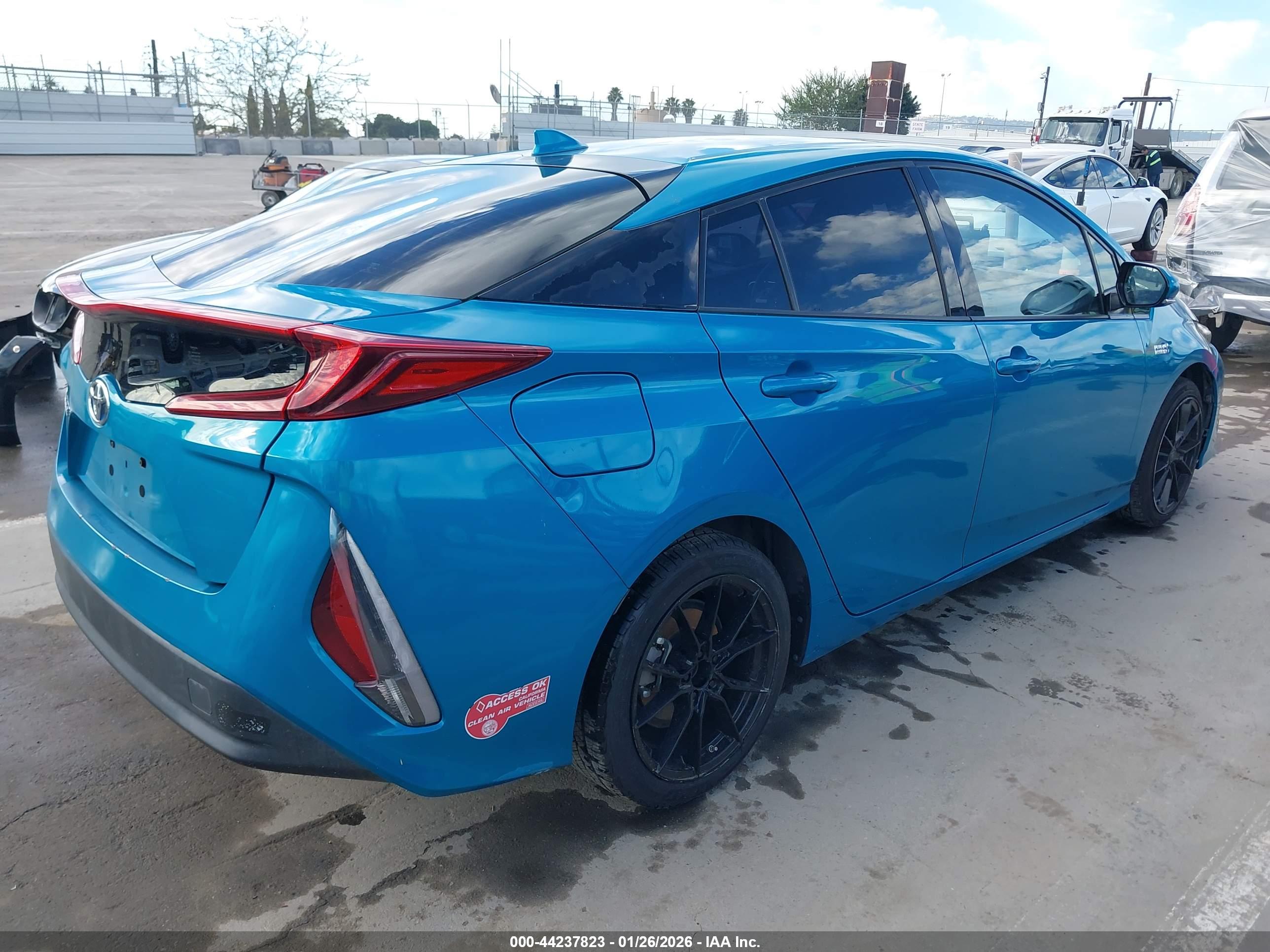 TOYOTA PRIUS image 4