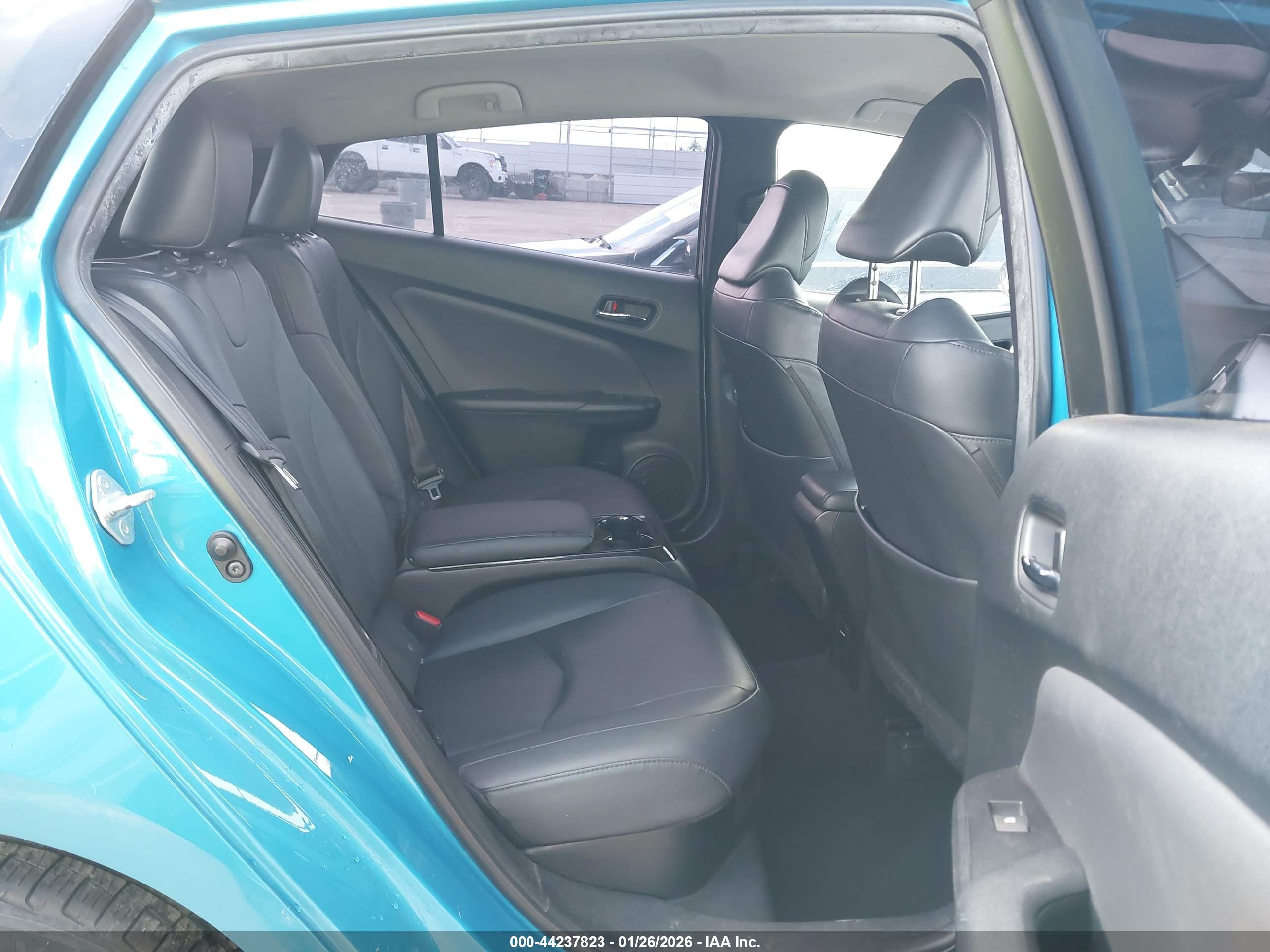 TOYOTA PRIUS image 8