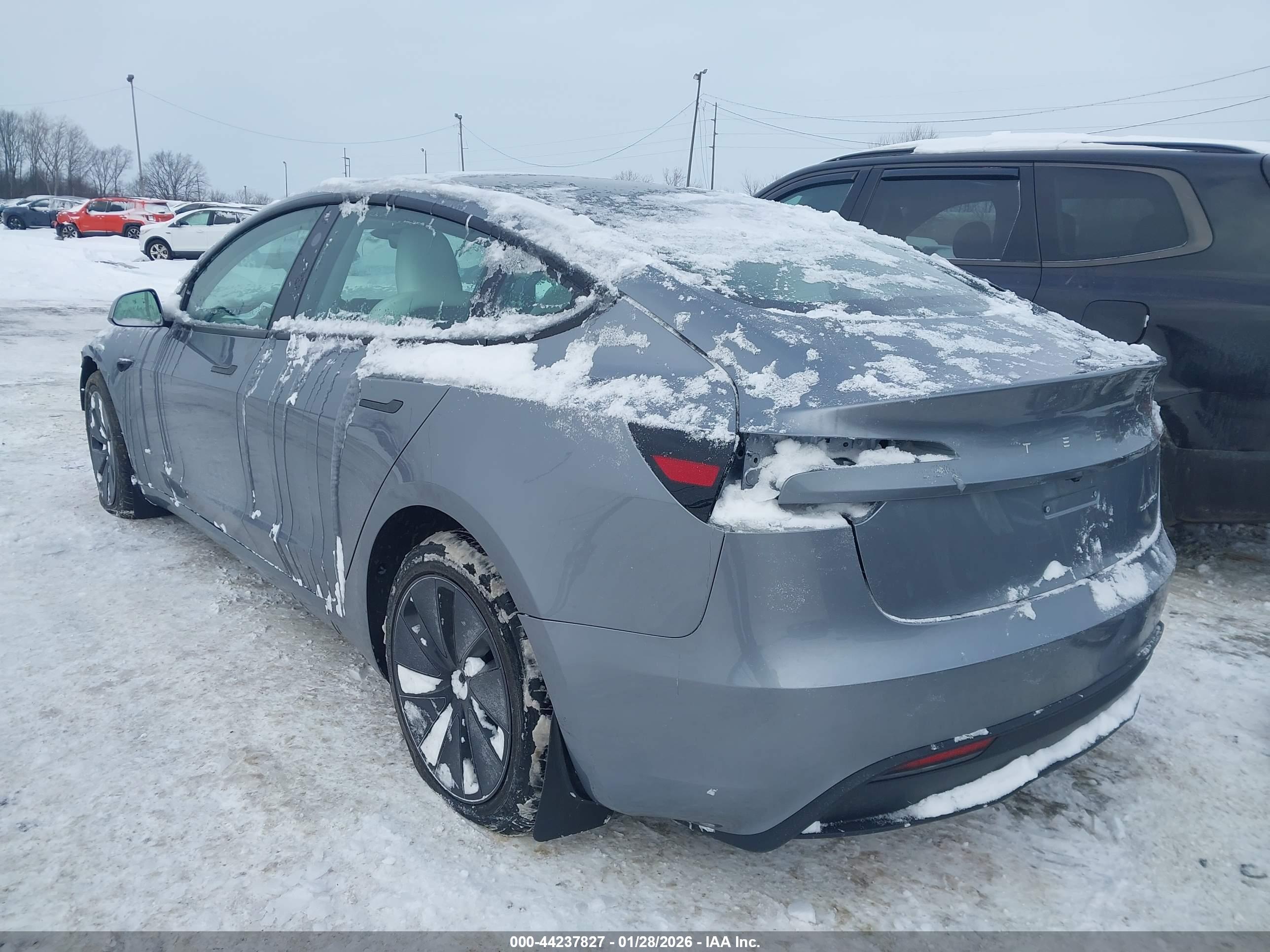 TESLA MODEL image 3