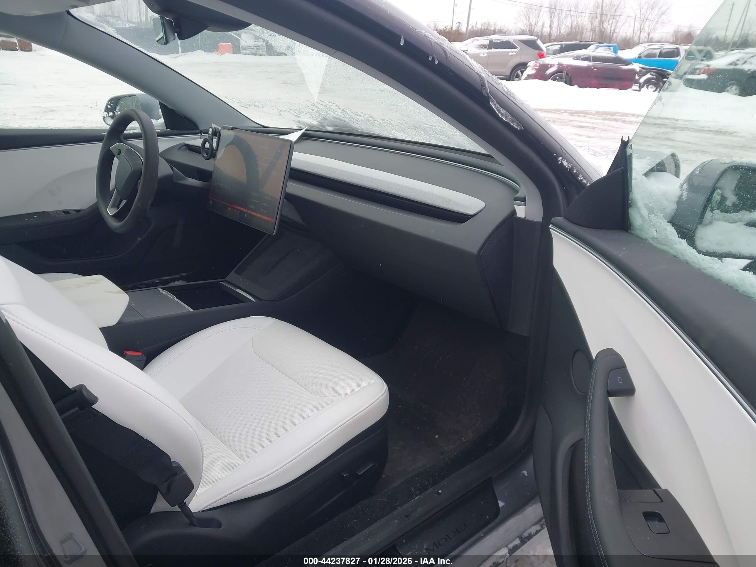 TESLA MODEL image 5