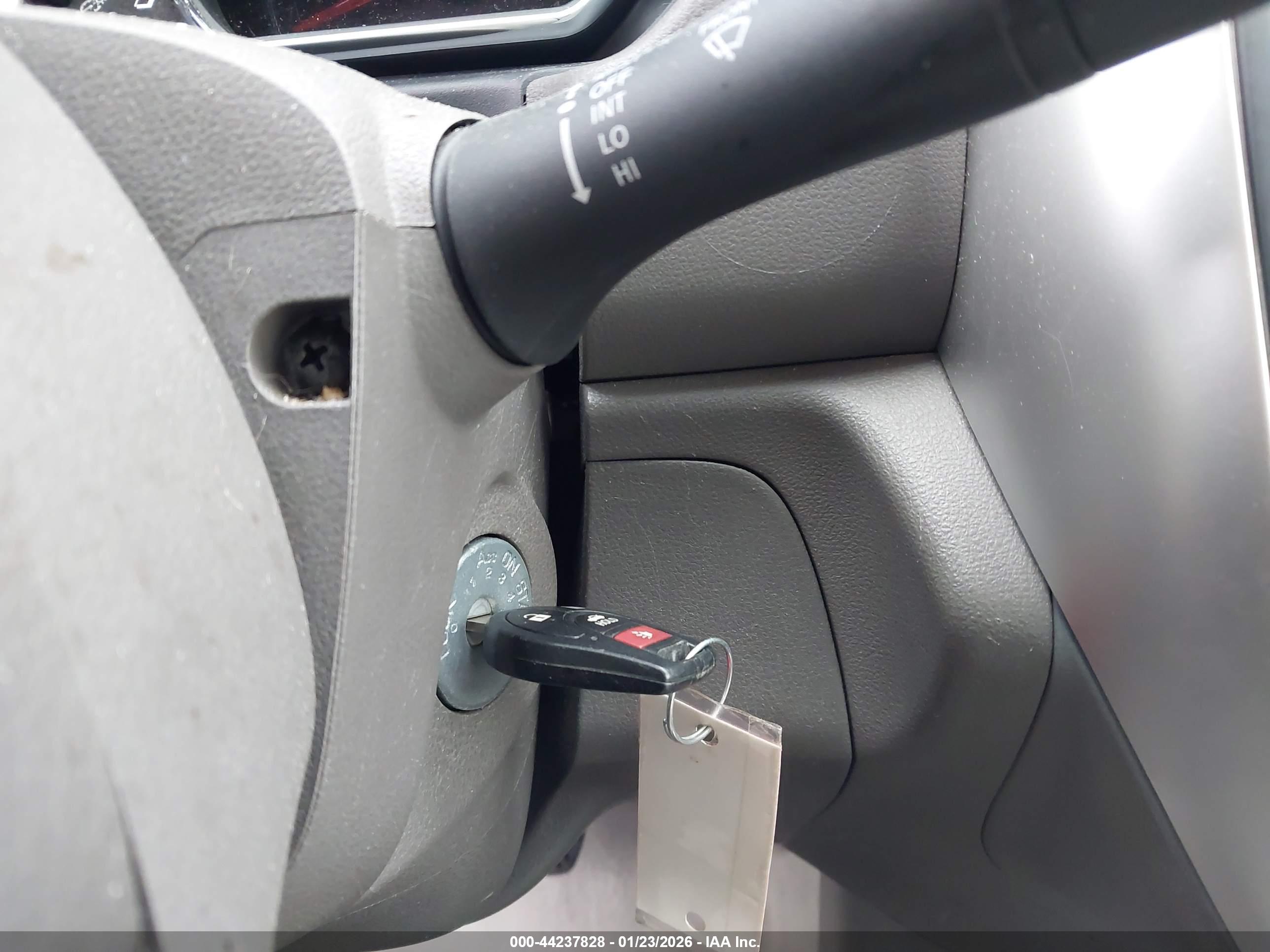 NISSAN VERSA image 11