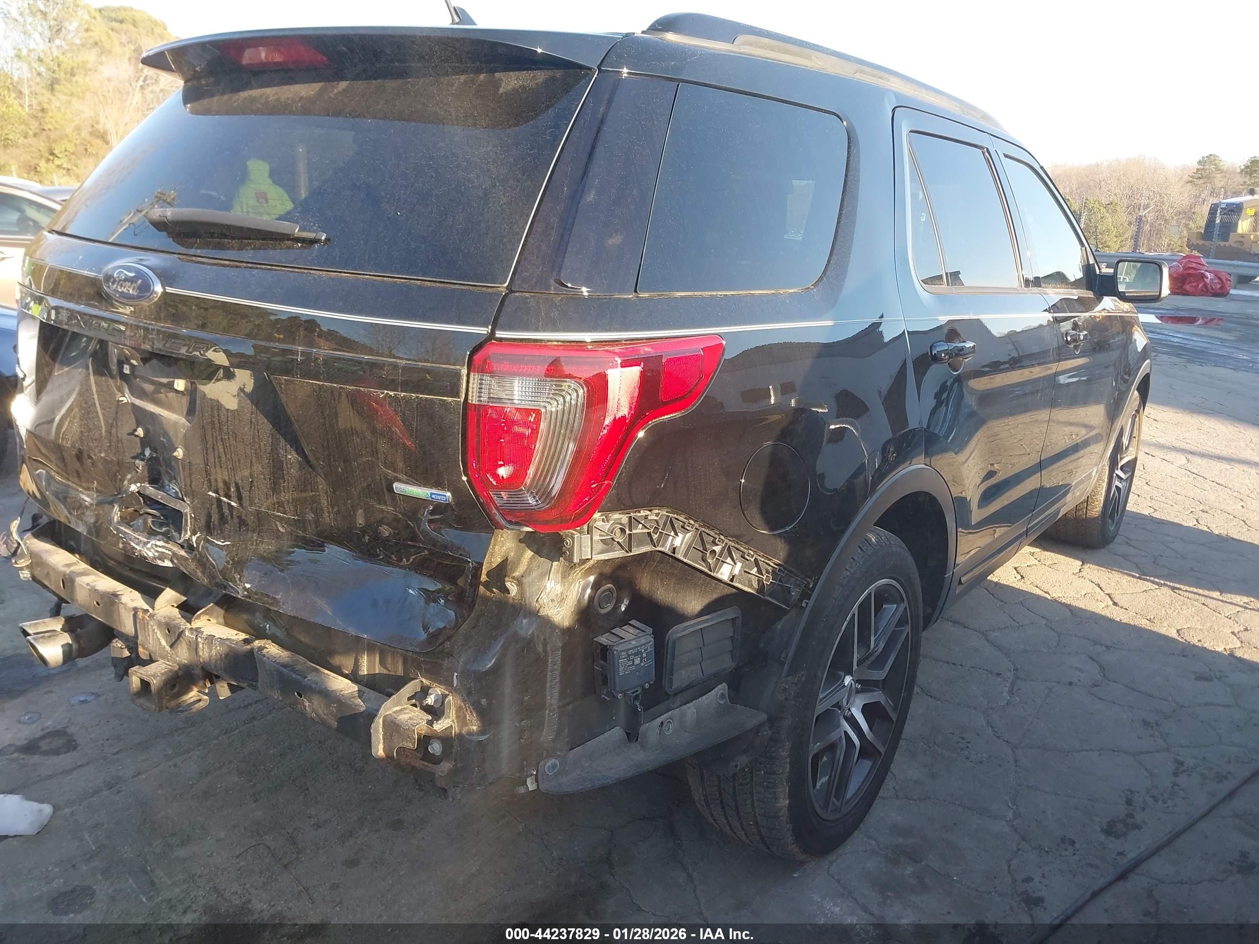 FORD EXPLORER image 4