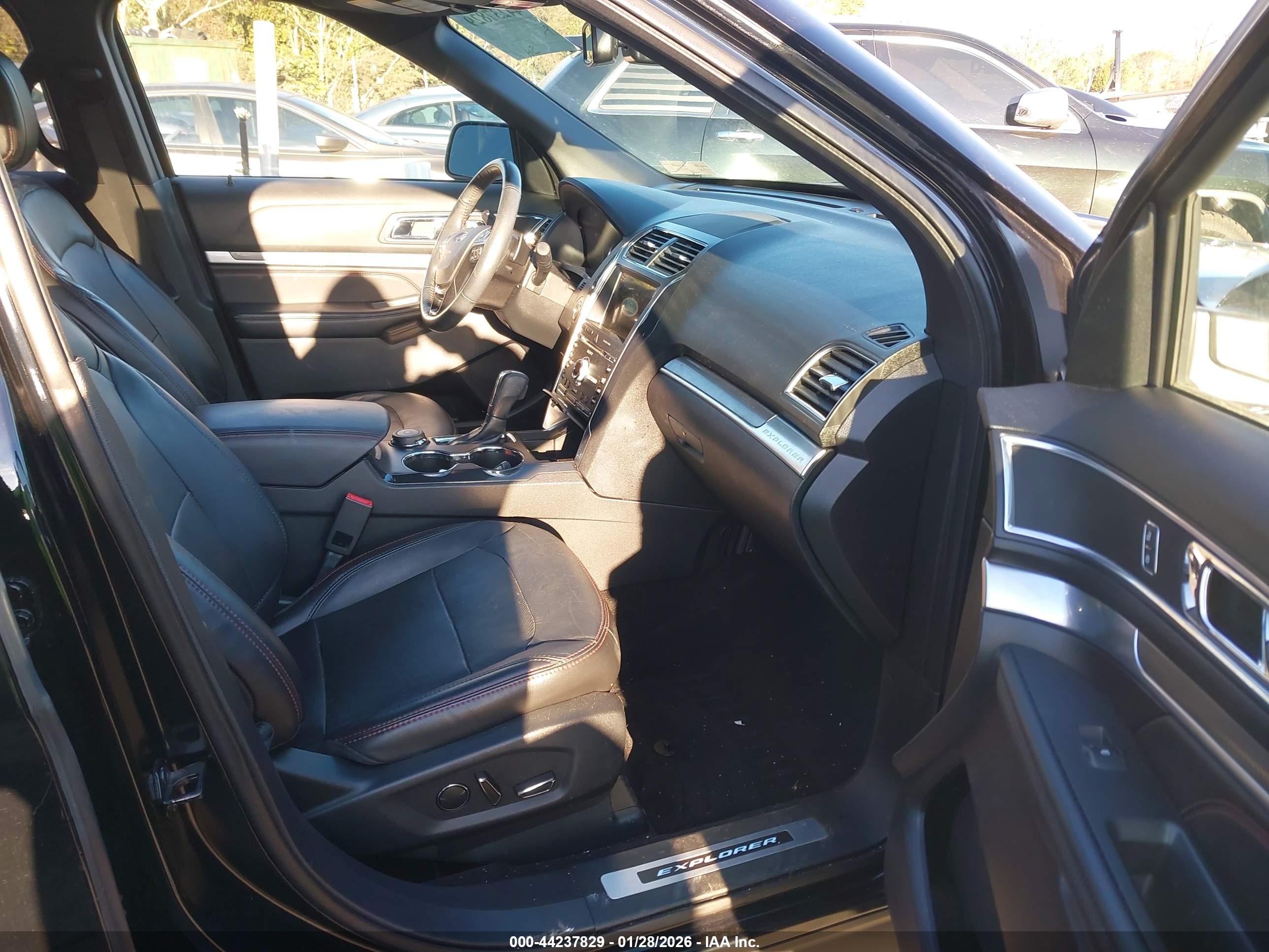 FORD EXPLORER image 5
