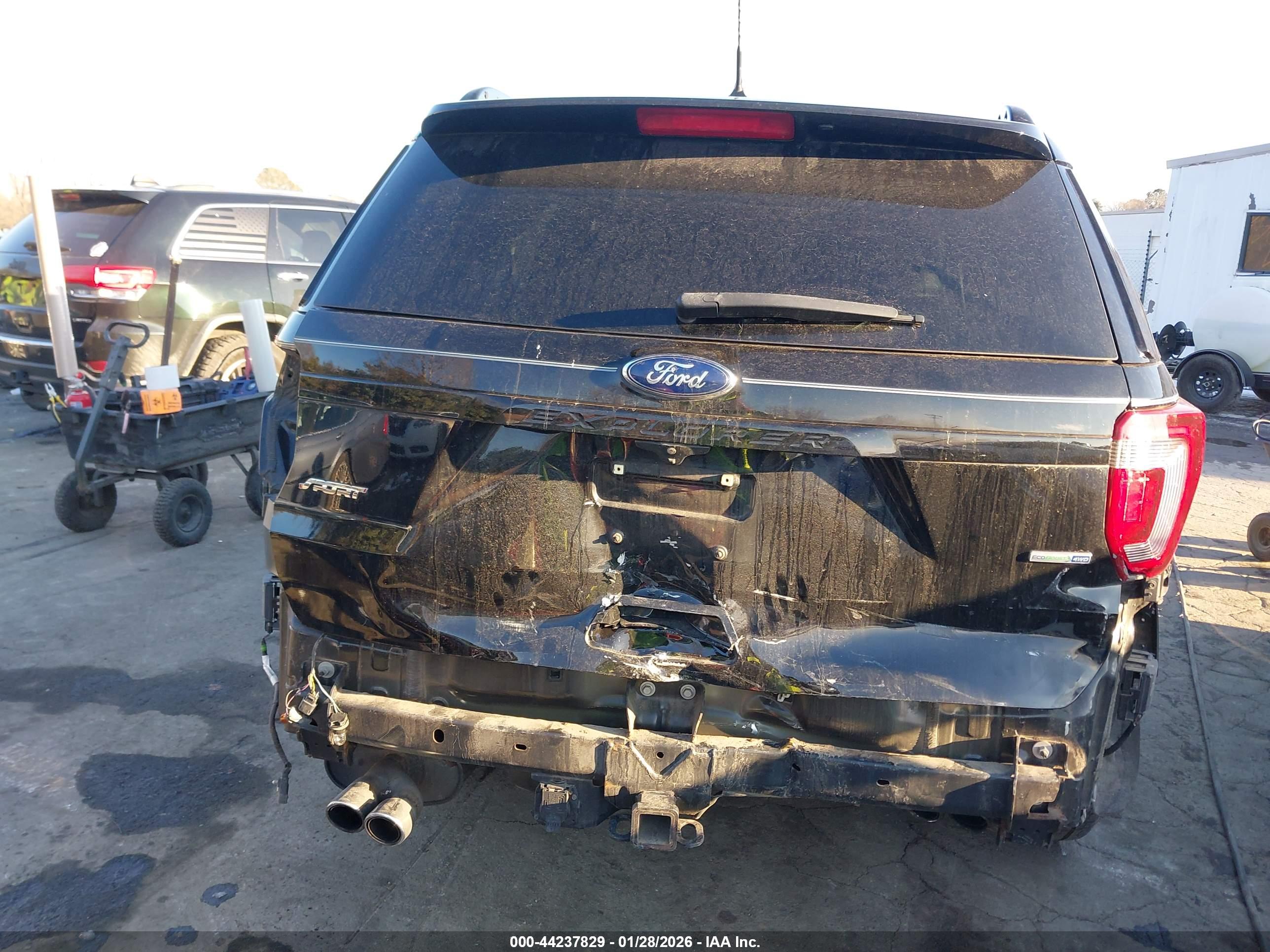 FORD EXPLORER image 6