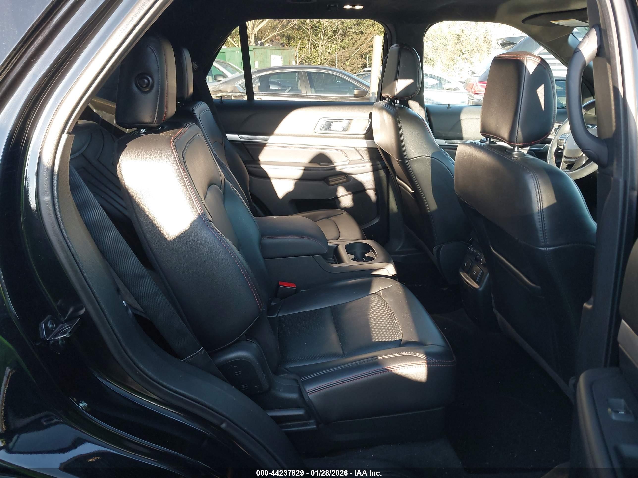 FORD EXPLORER image 8