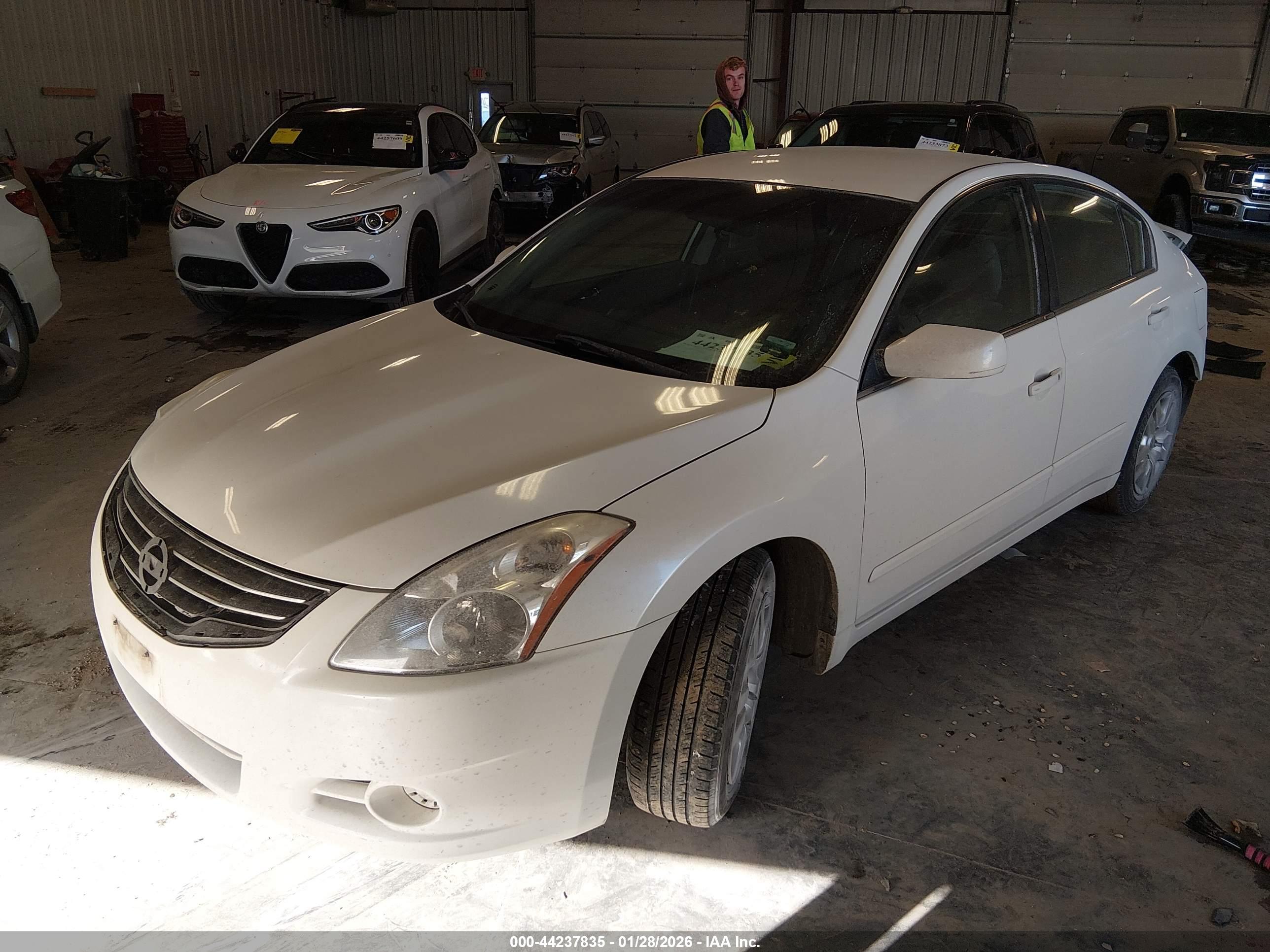 NISSAN ALTIMA image 2