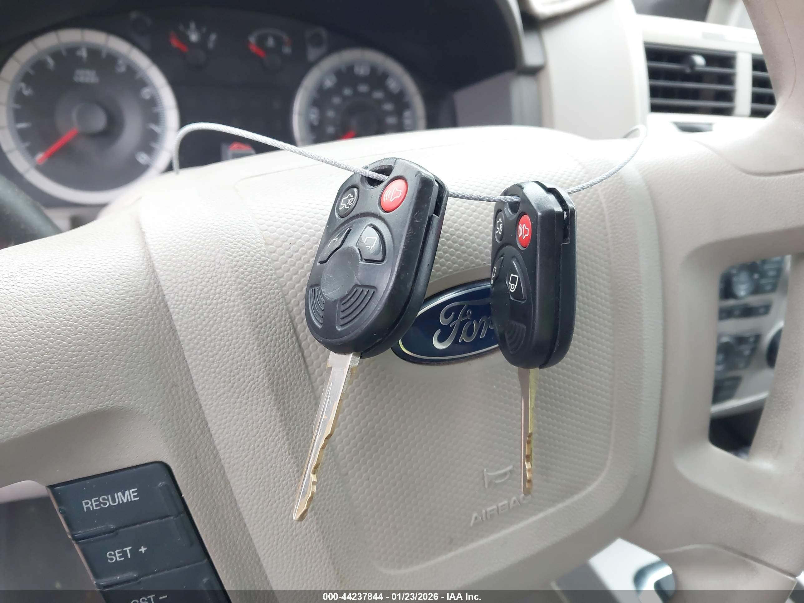 FORD ESCAPE image 11