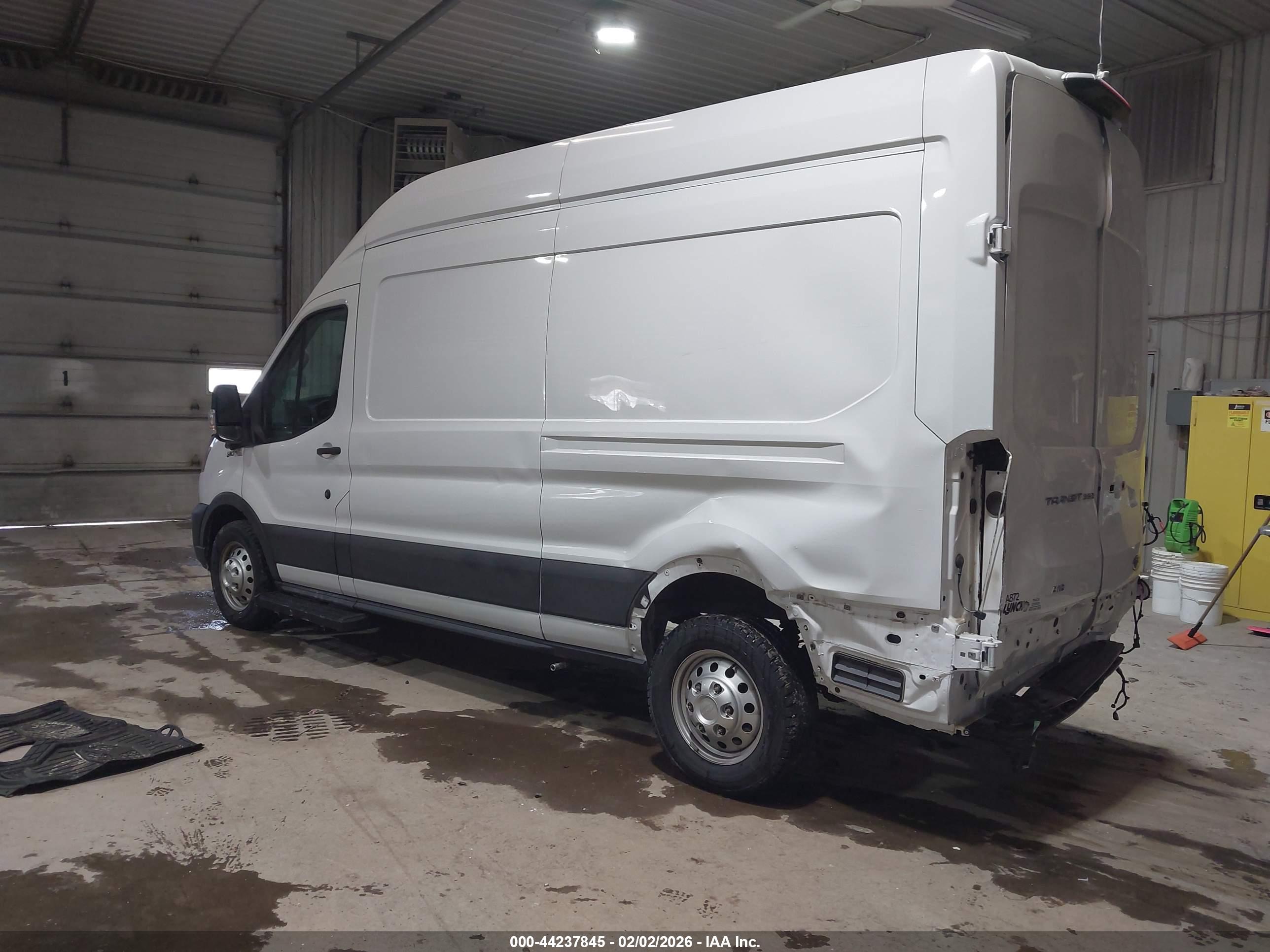 FORD TRANSIT-350 image 3