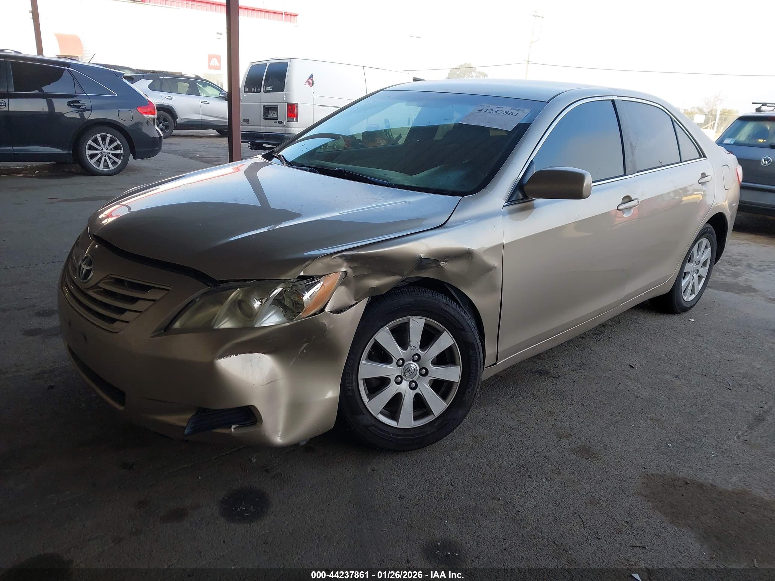 TOYOTA CAMRY image 2