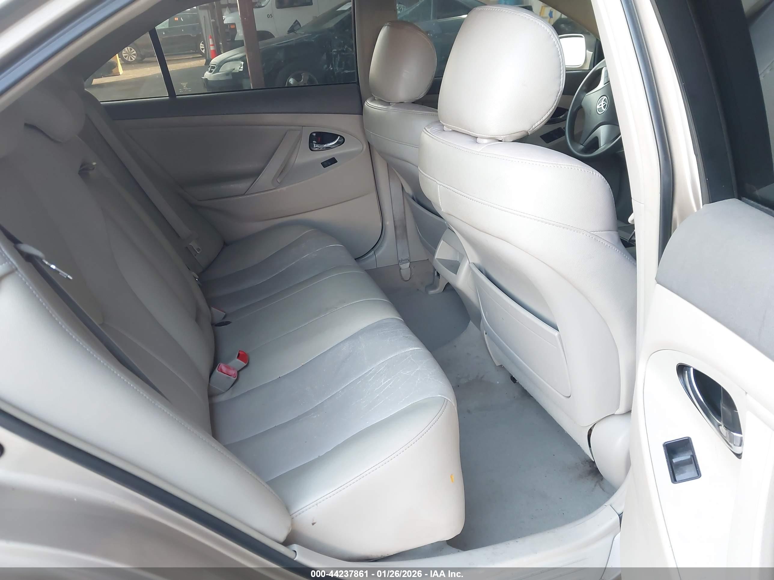 TOYOTA CAMRY image 8