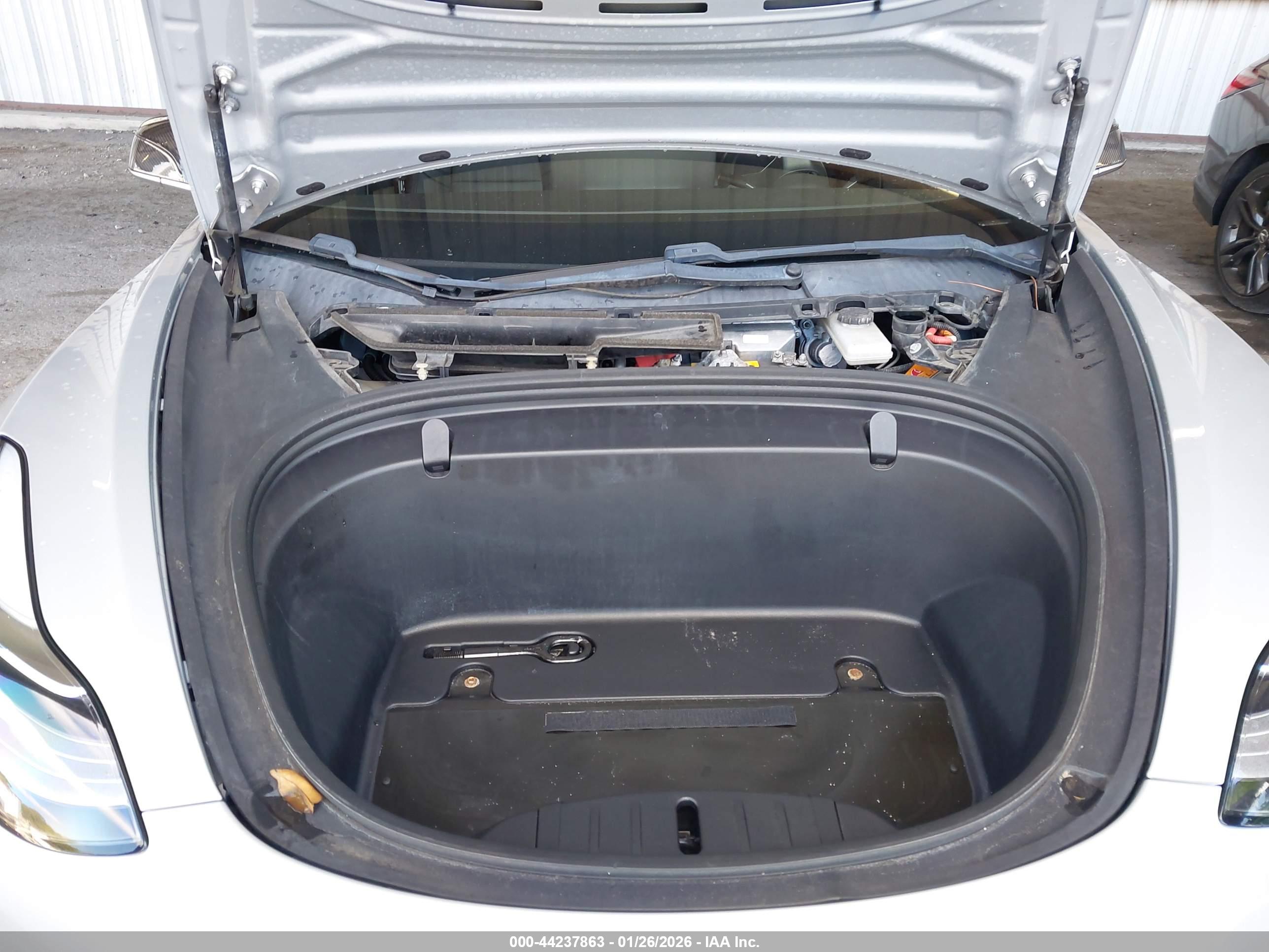 TESLA MODEL image 10
