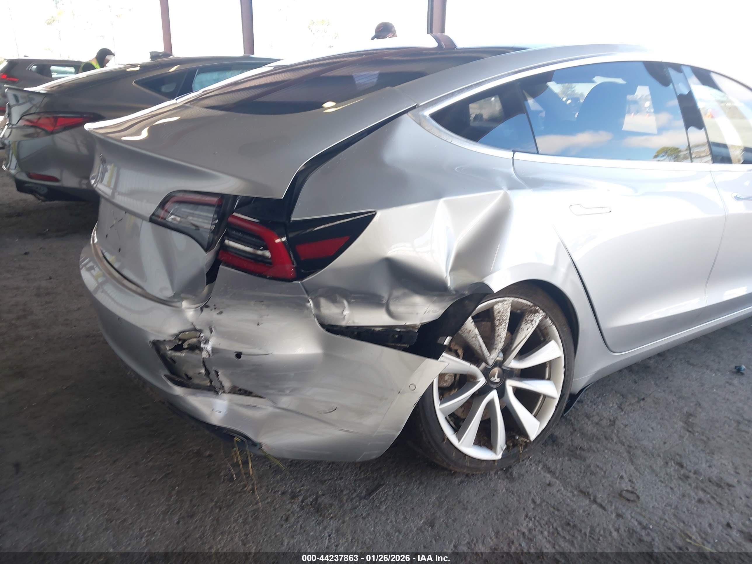 TESLA MODEL image 6