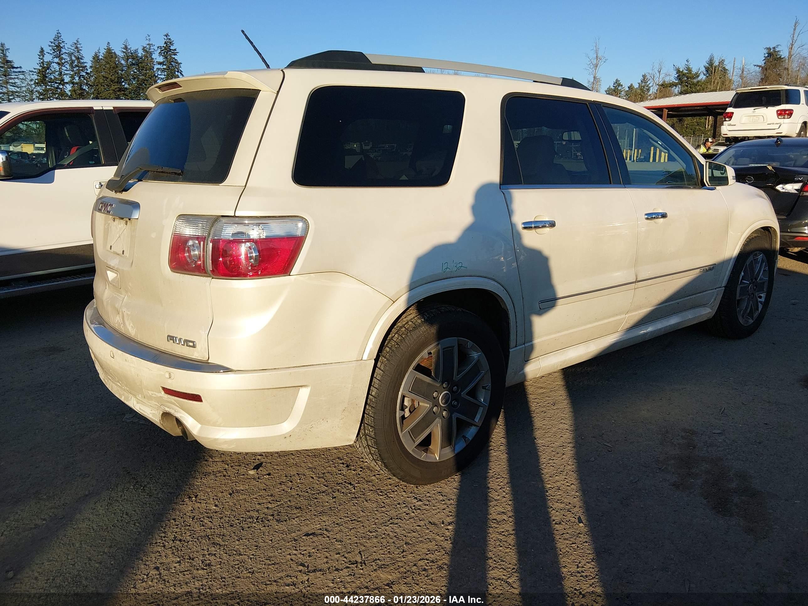 GMC ACADIA image 4
