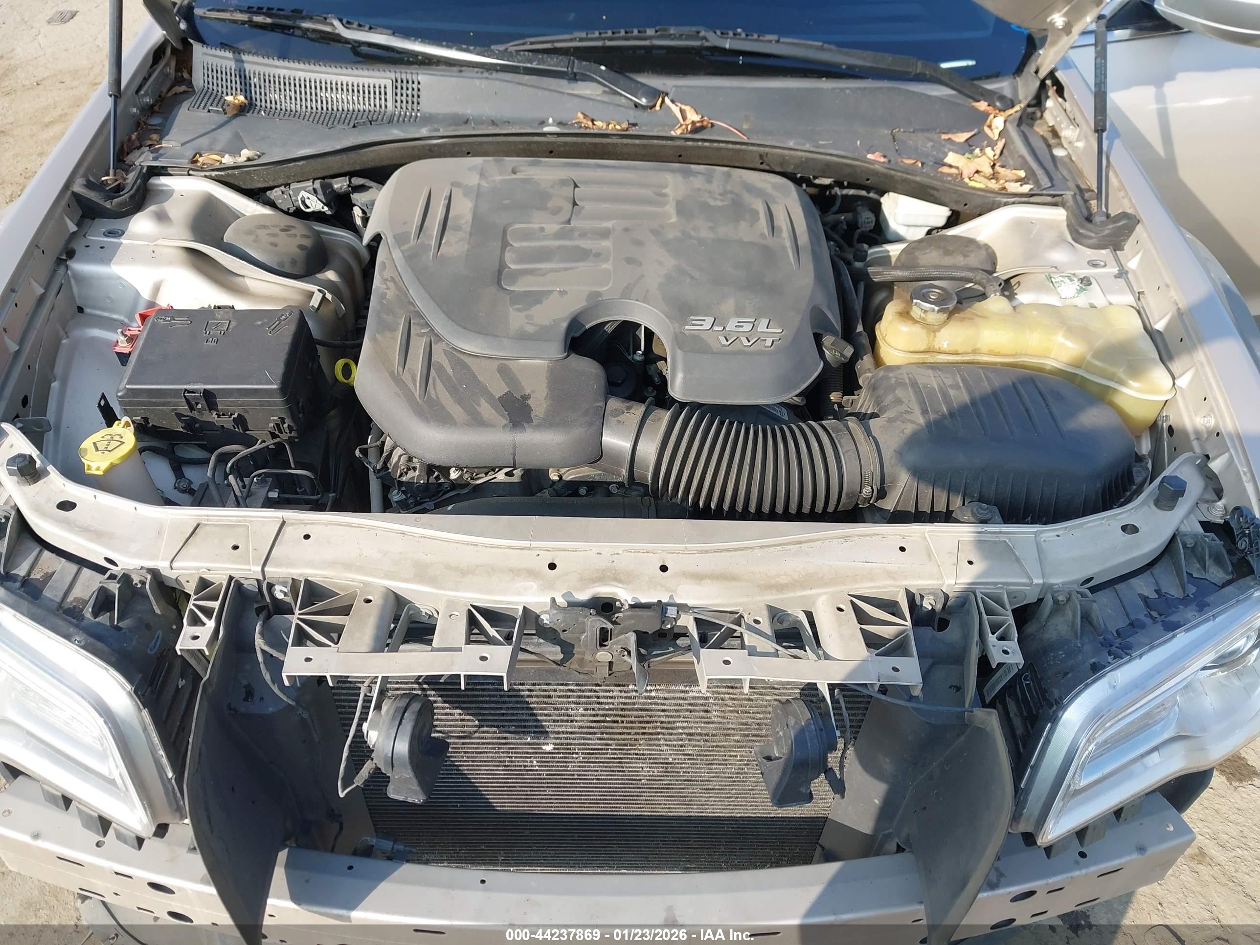 CHRYSLER 300 image 10