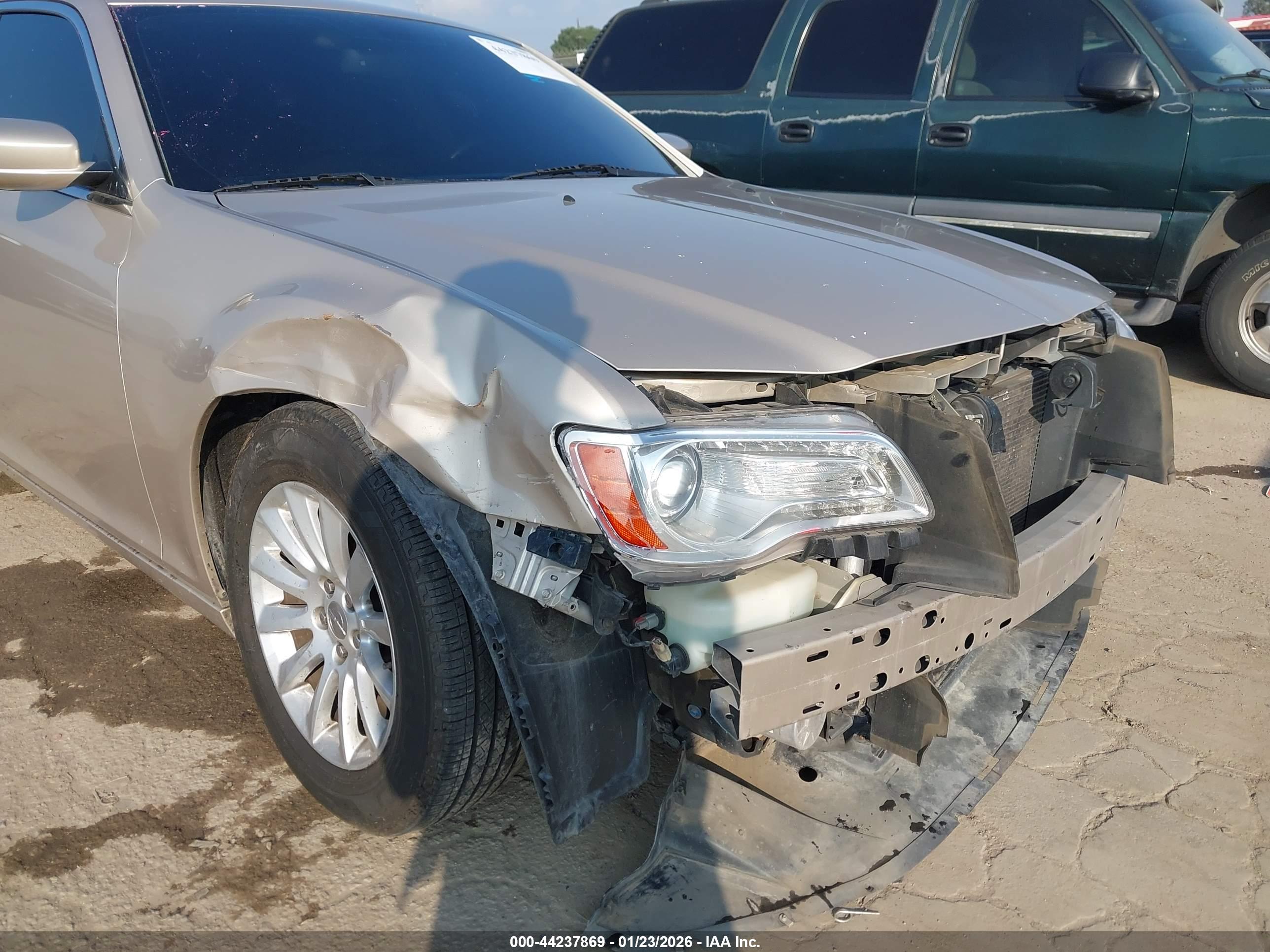 CHRYSLER 300 image 6