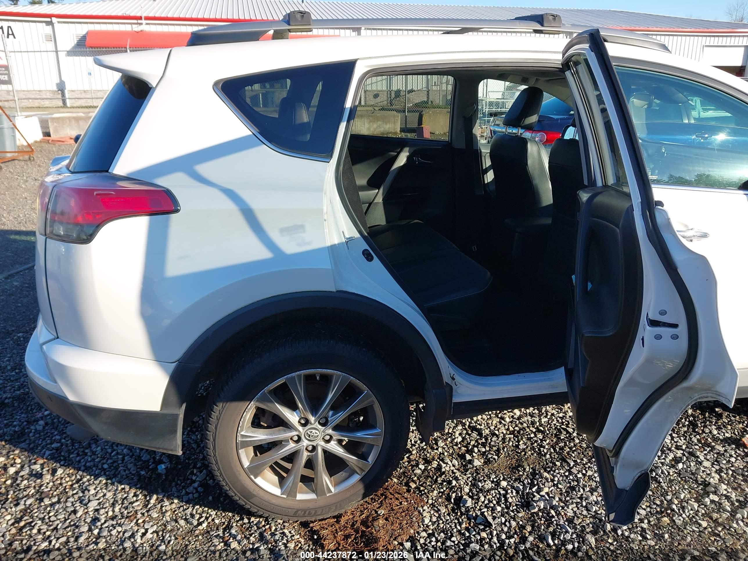 TOYOTA RAV4 image 8