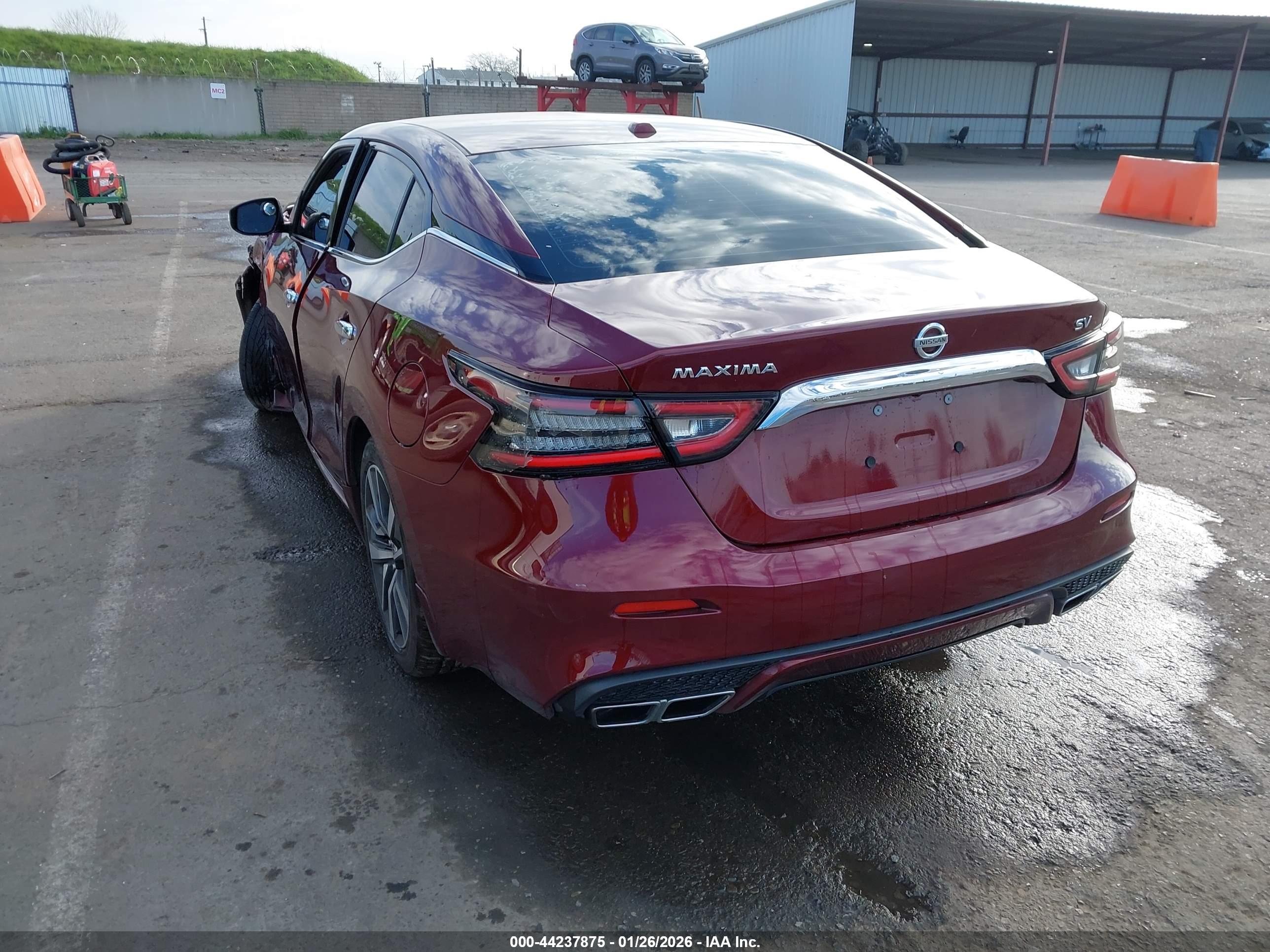 NISSAN MAXIMA image 3