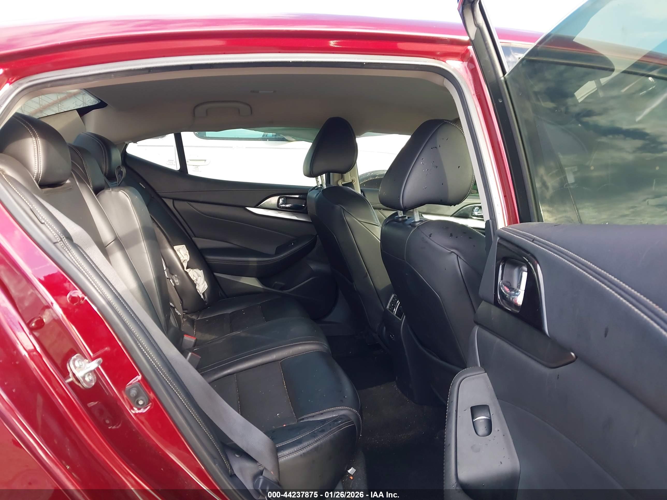 NISSAN MAXIMA image 8
