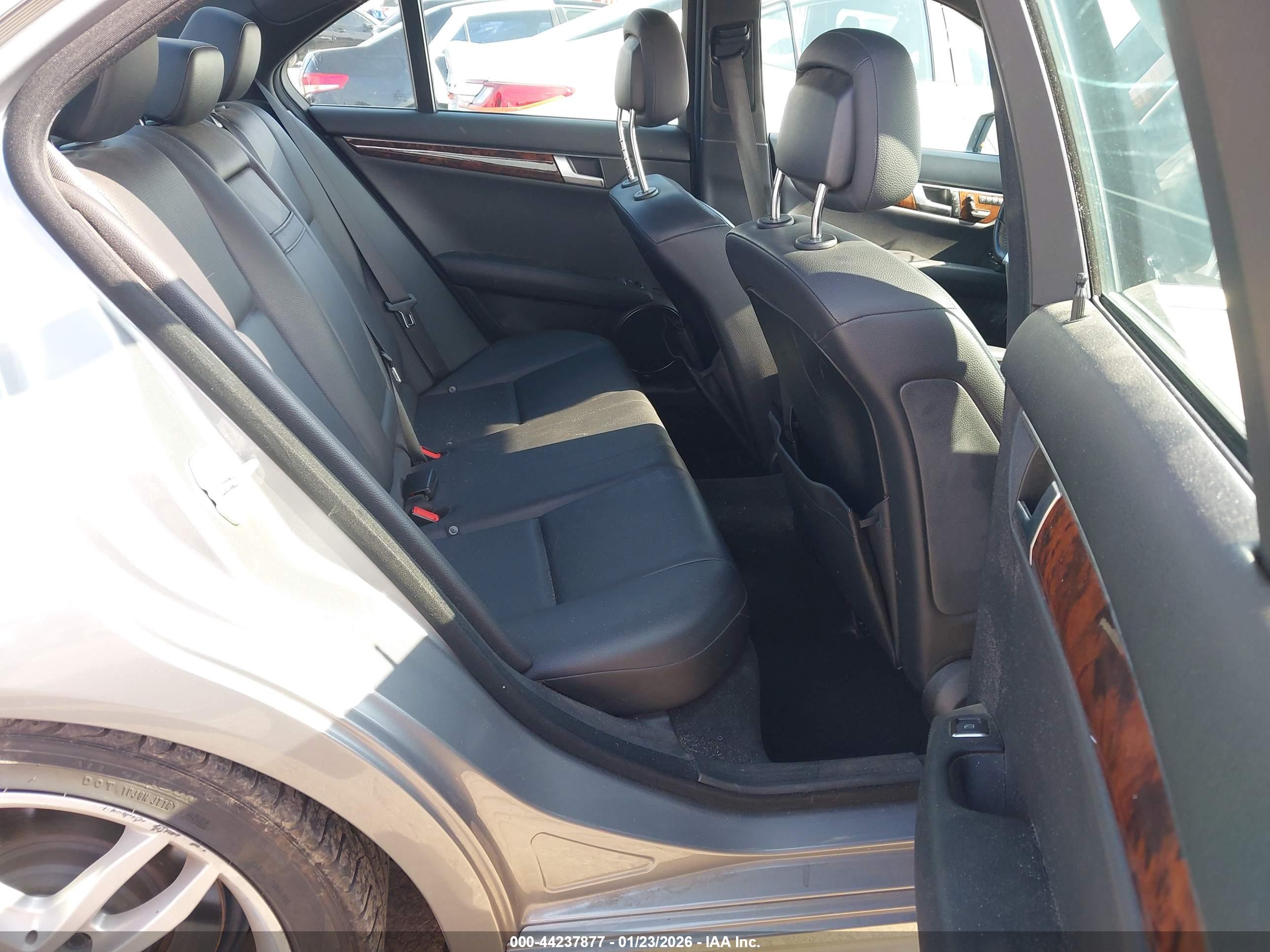 MERCEDES-BENZ C image 8