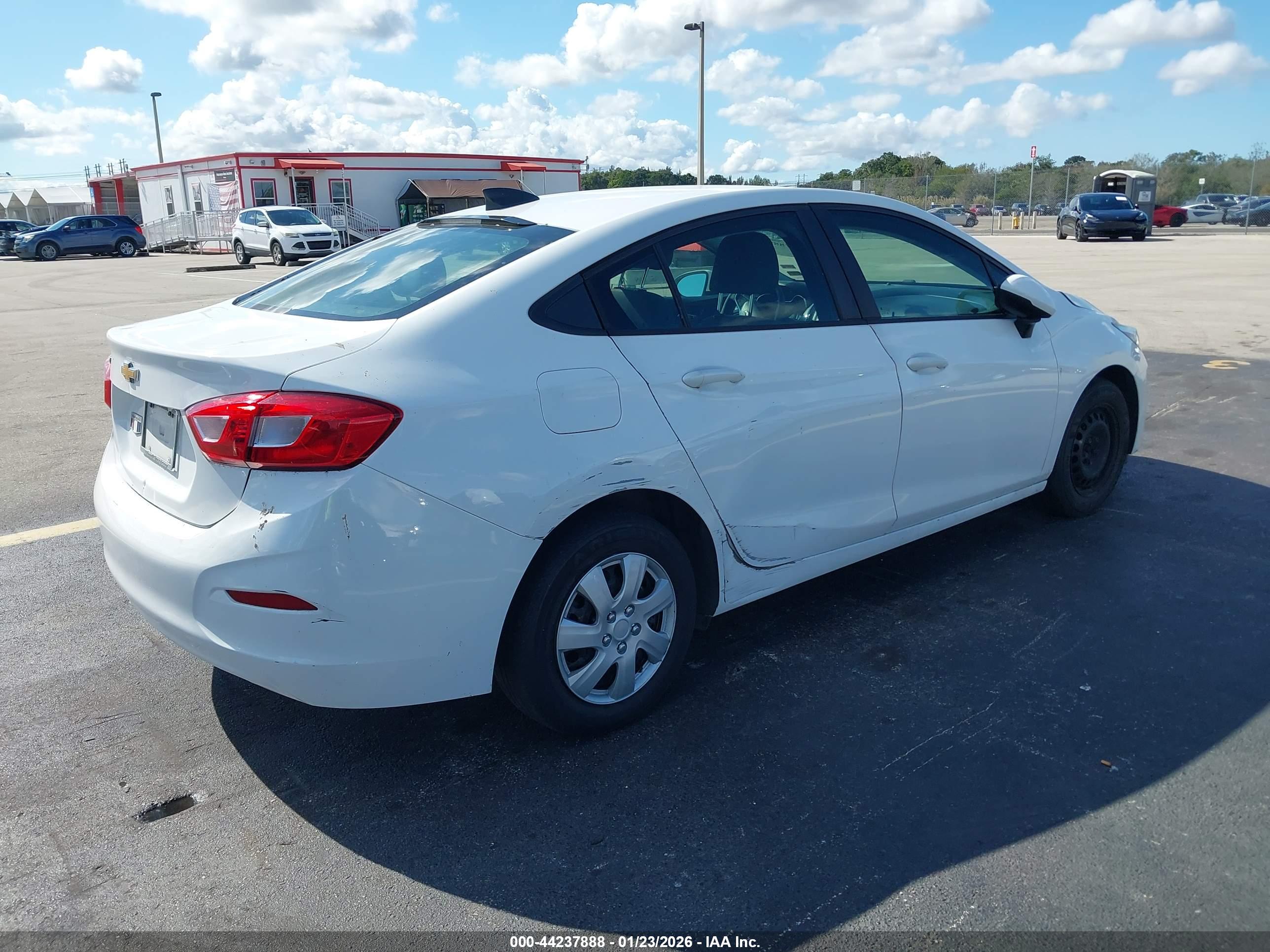 CHEVROLET CRUZE image 4