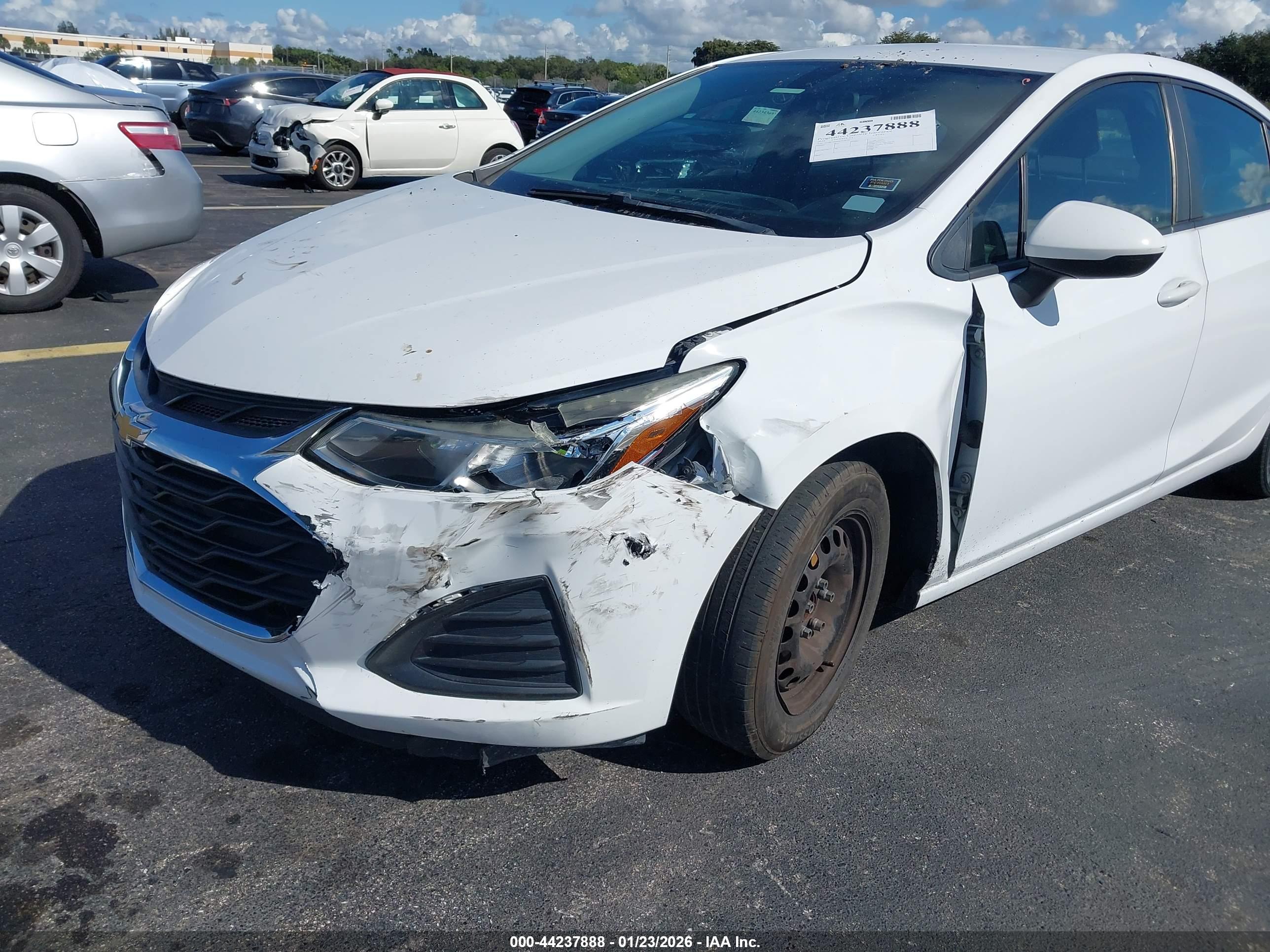 CHEVROLET CRUZE image 6