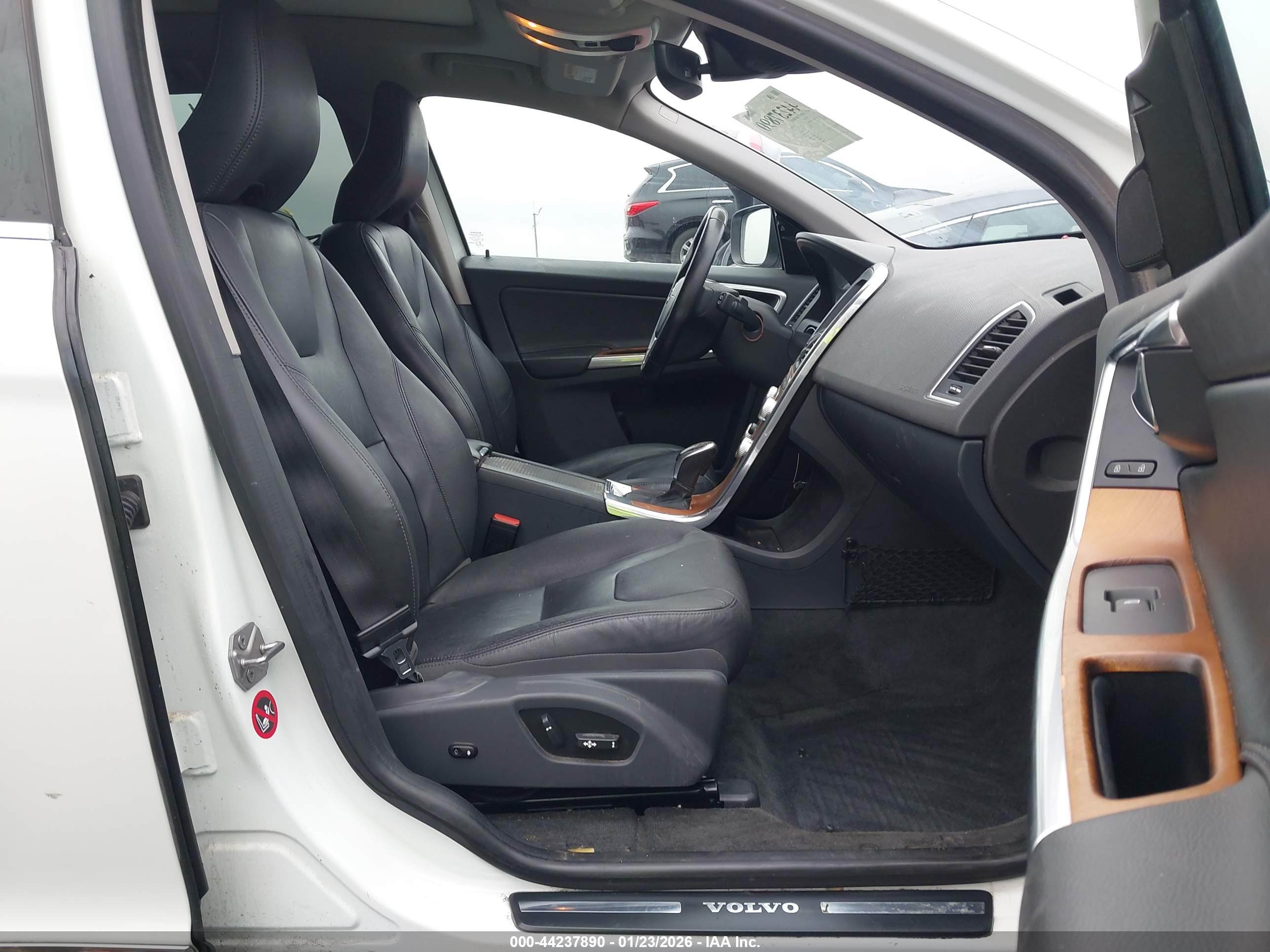 VOLVO XC60 image 5