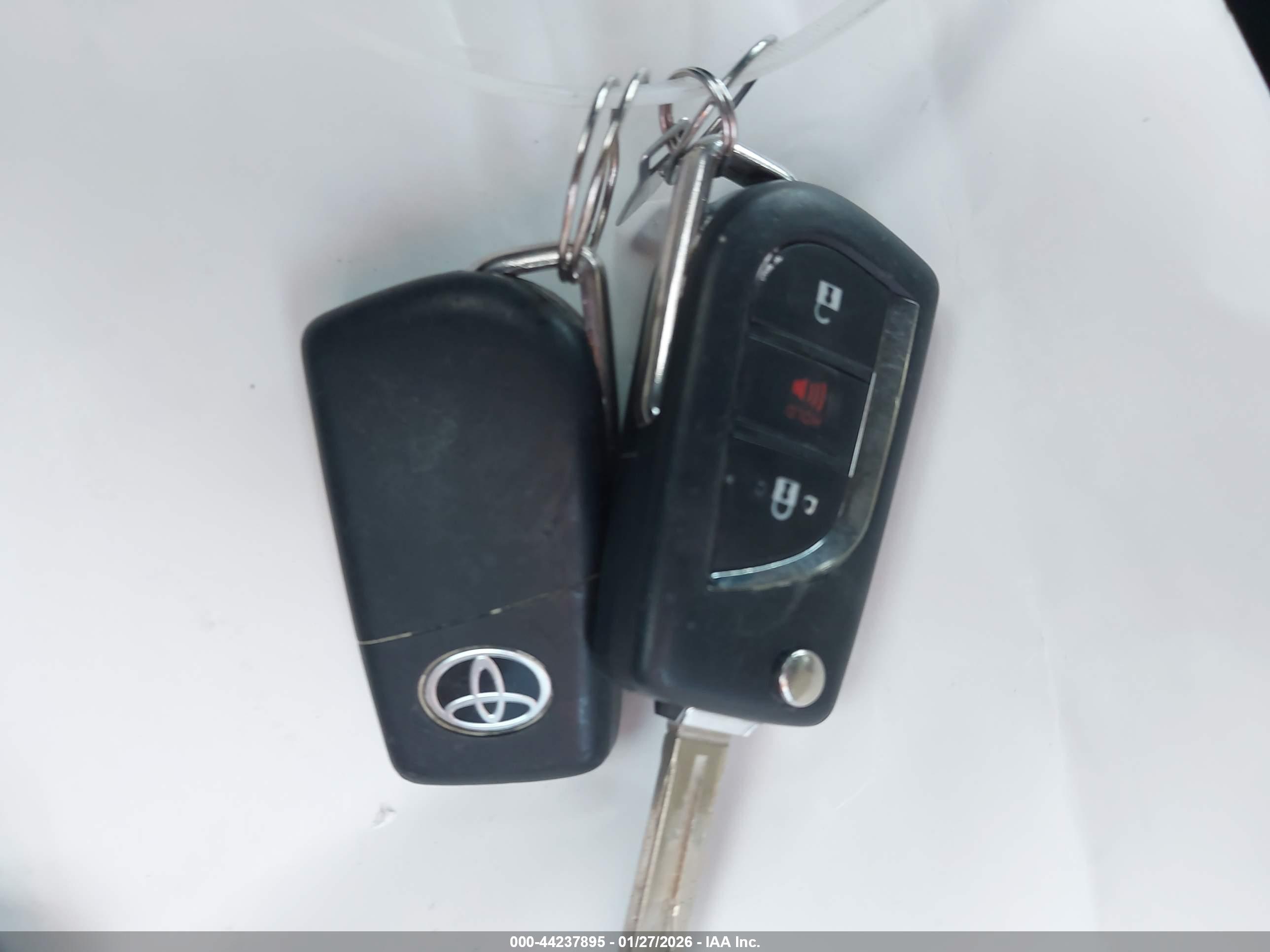 TOYOTA RAV4 image 11