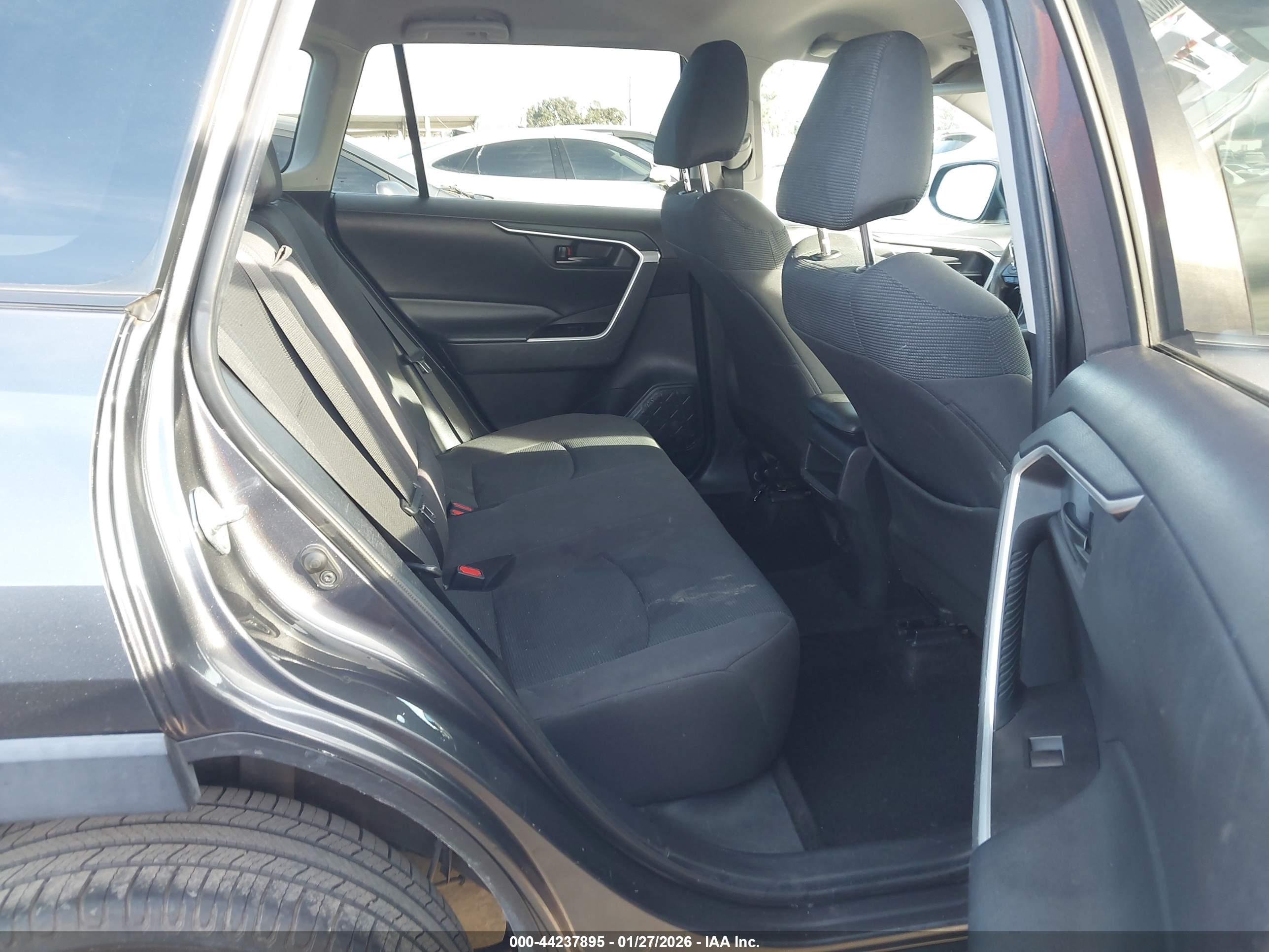 TOYOTA RAV4 image 8