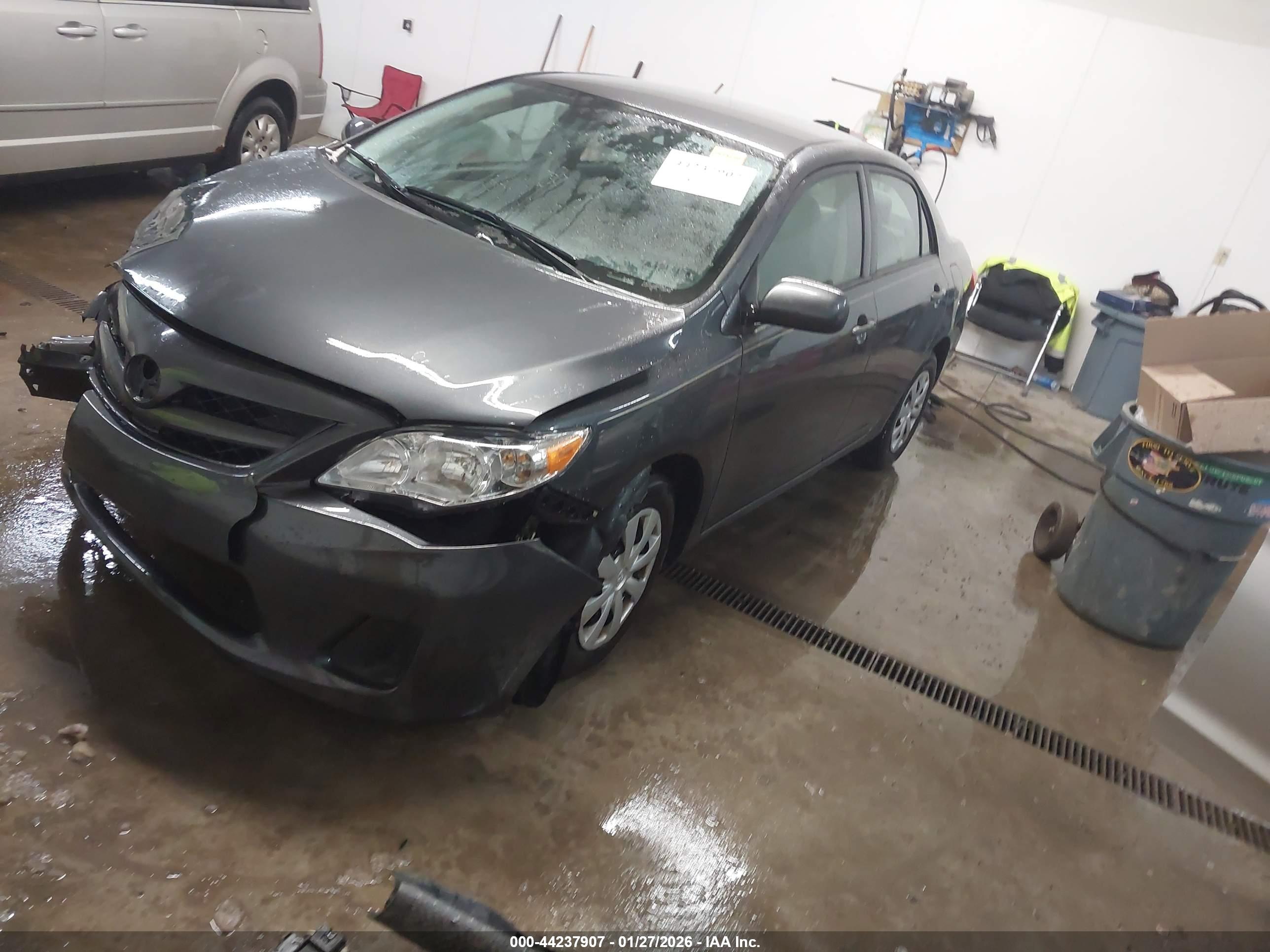TOYOTA COROLLA image 2