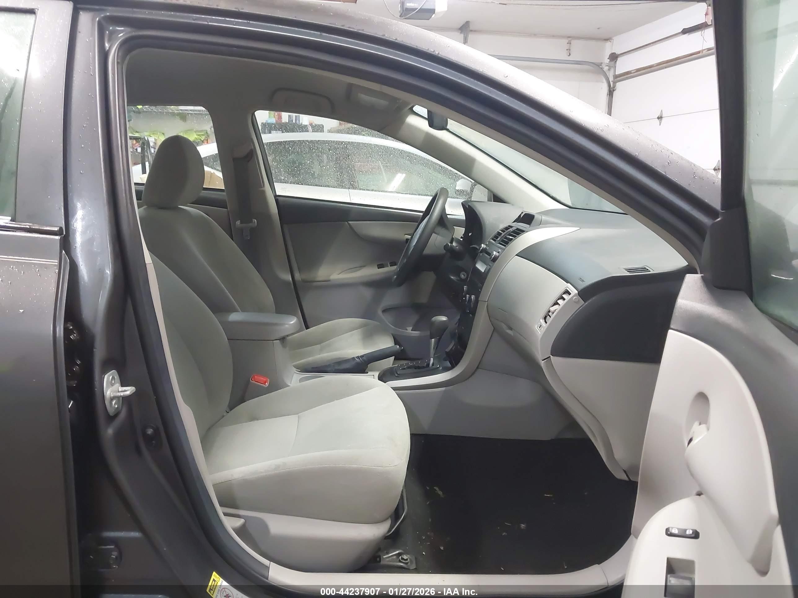 TOYOTA COROLLA image 5