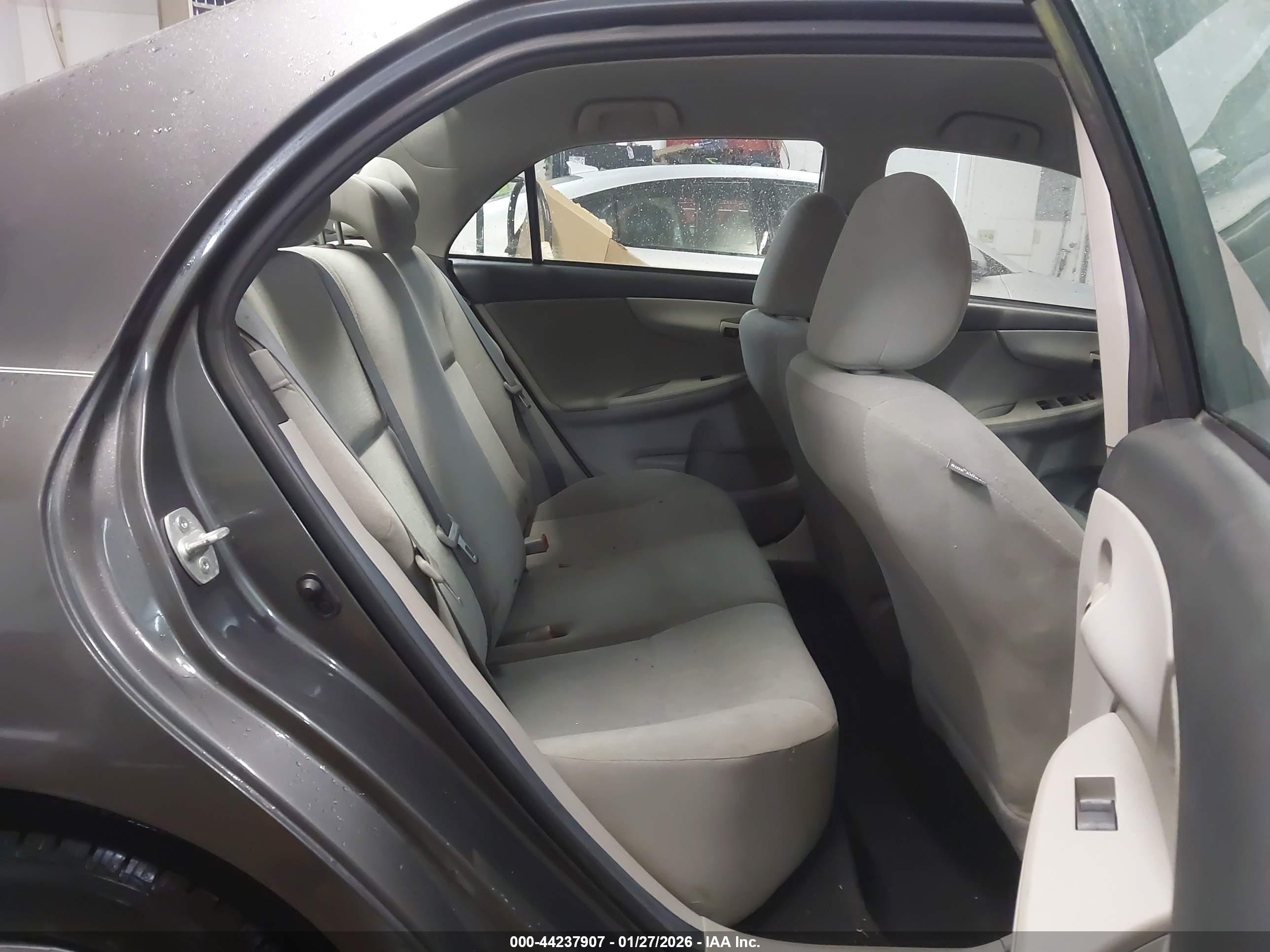 TOYOTA COROLLA image 8