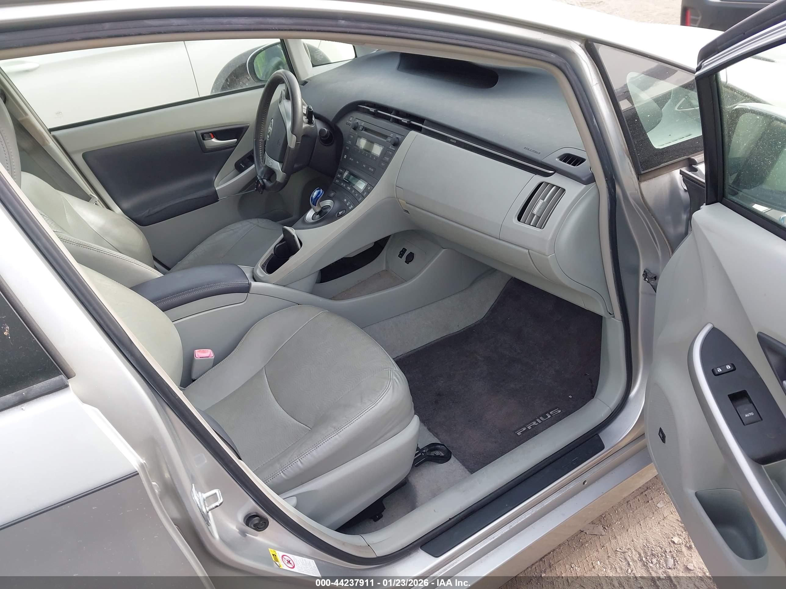 TOYOTA PRIUS image 5
