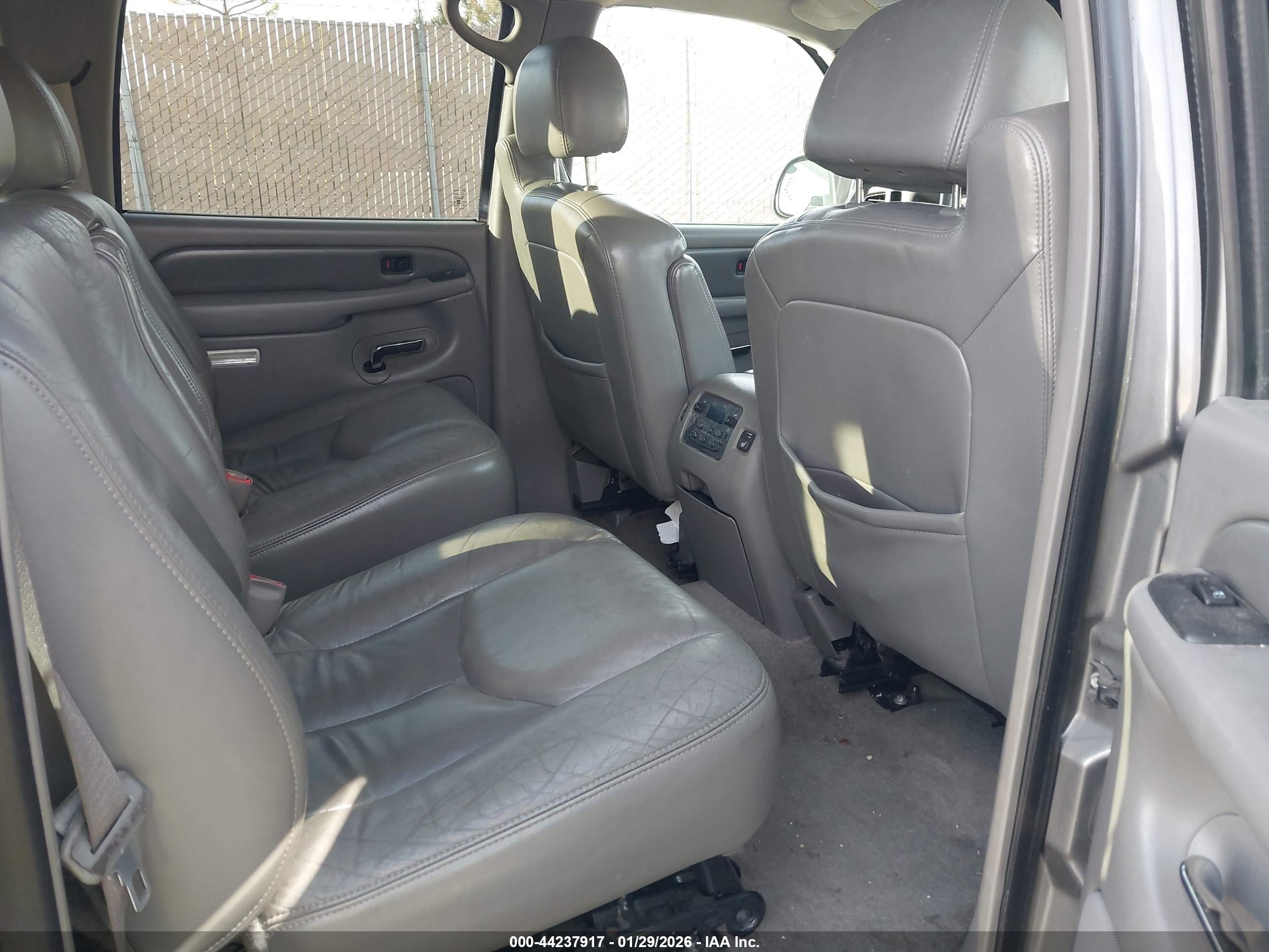GMC YUKON image 8