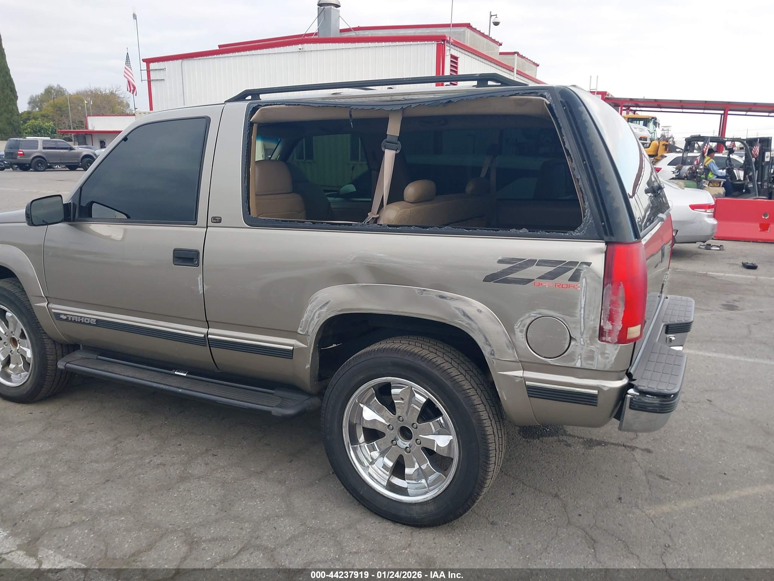 CHEVROLET TAHOE image 6