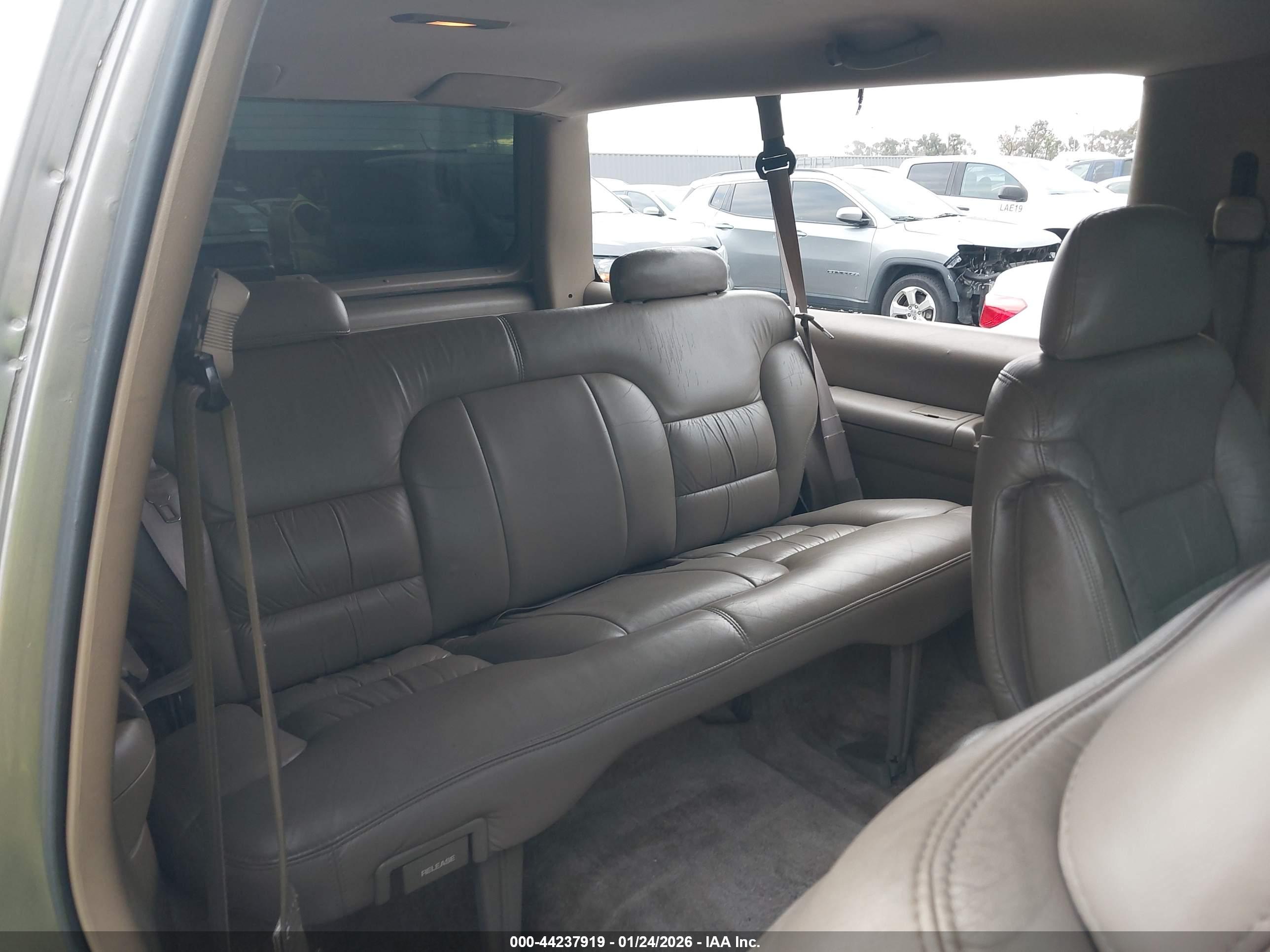 CHEVROLET TAHOE image 8