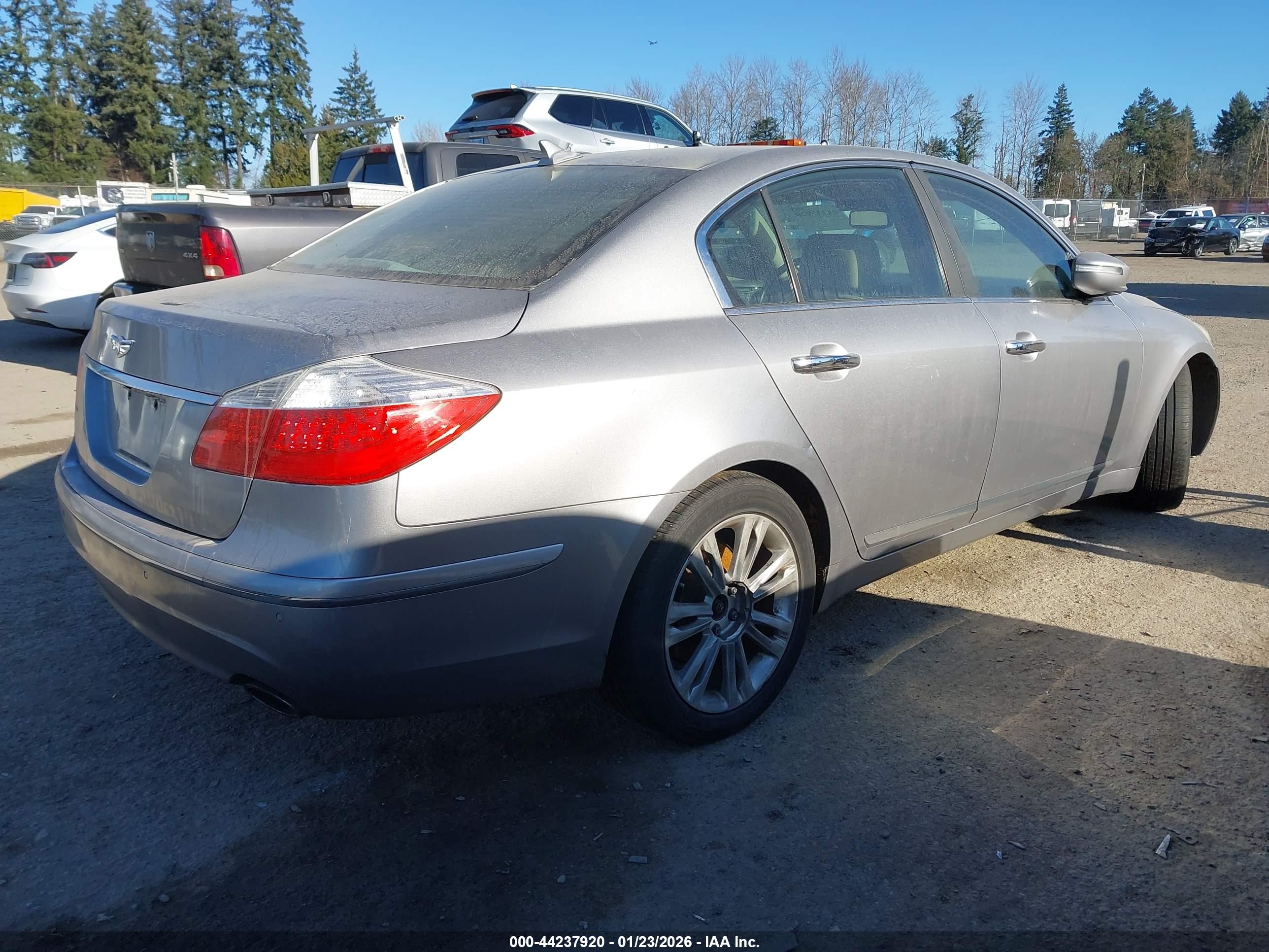 HYUNDAI GENESIS image 4