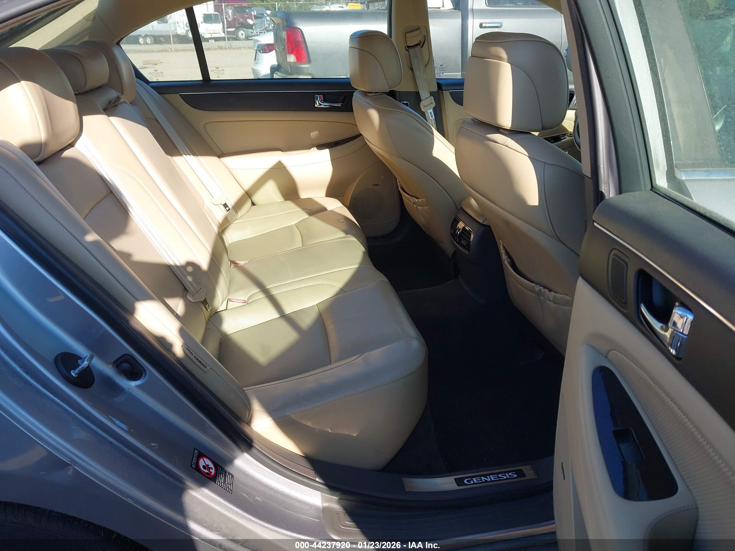 HYUNDAI GENESIS image 8