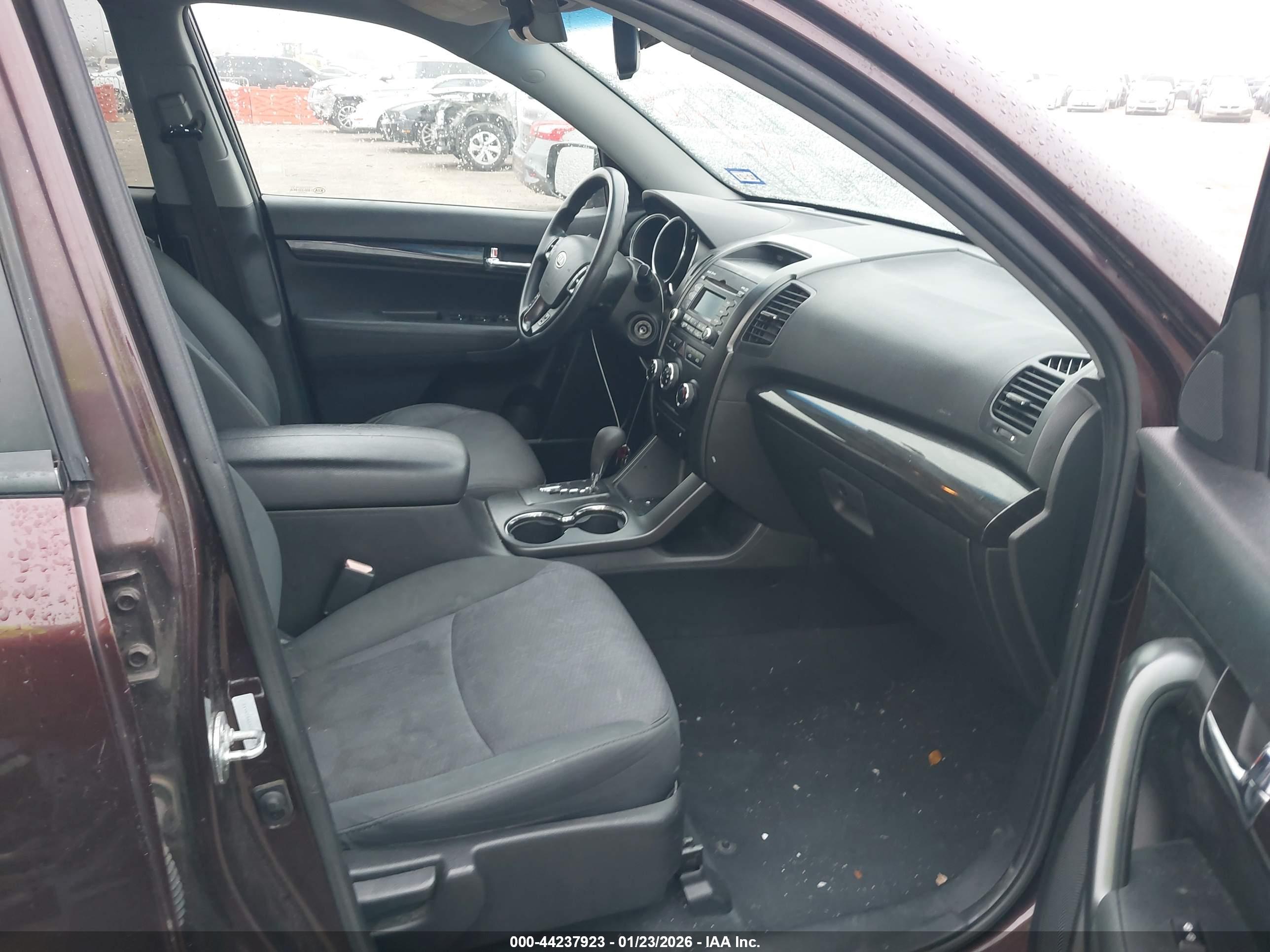 KIA SORENTO image 5