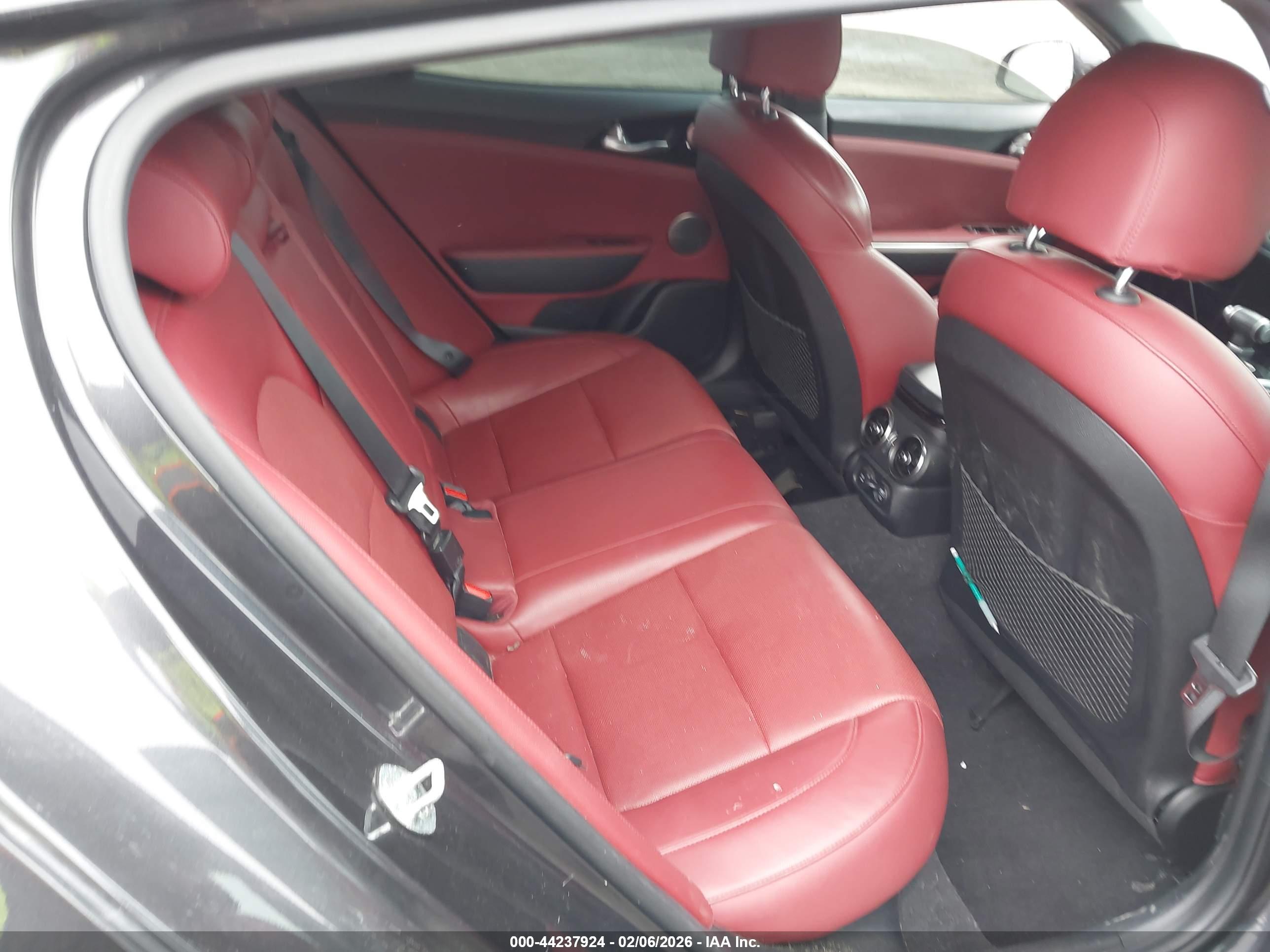 KIA STINGER image 8