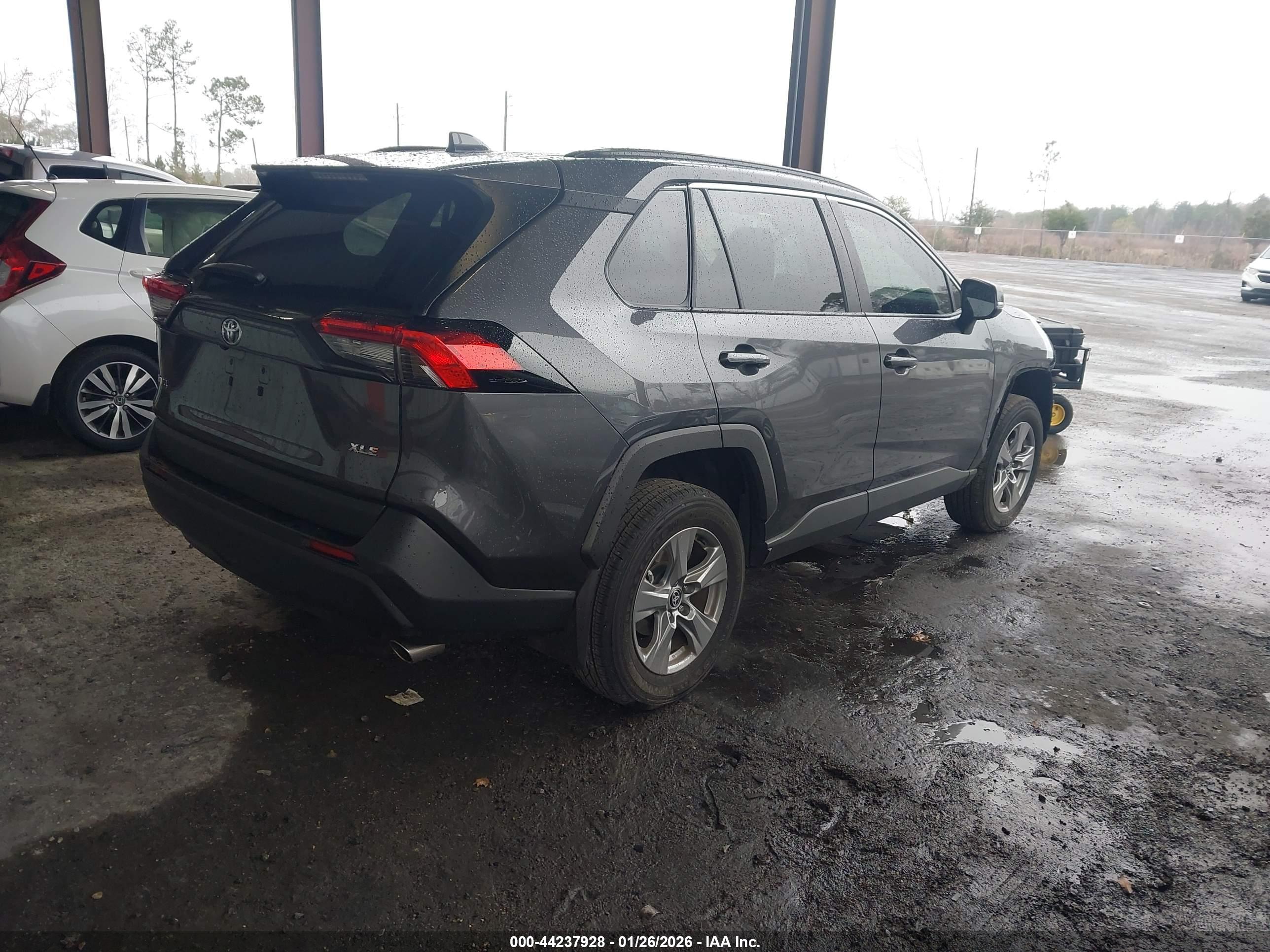 TOYOTA RAV4 image 4