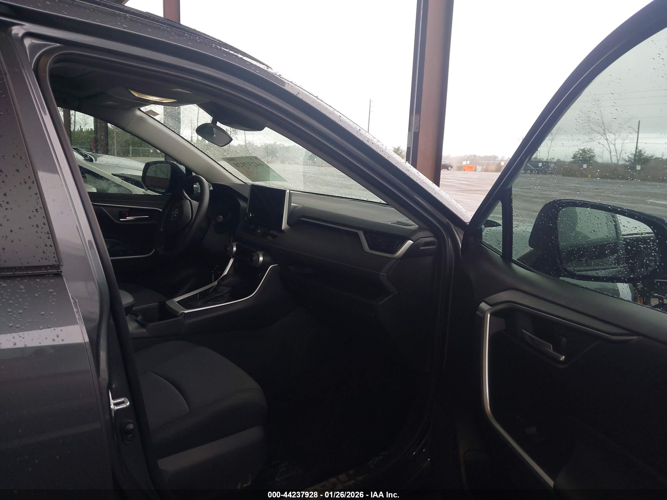 TOYOTA RAV4 image 5