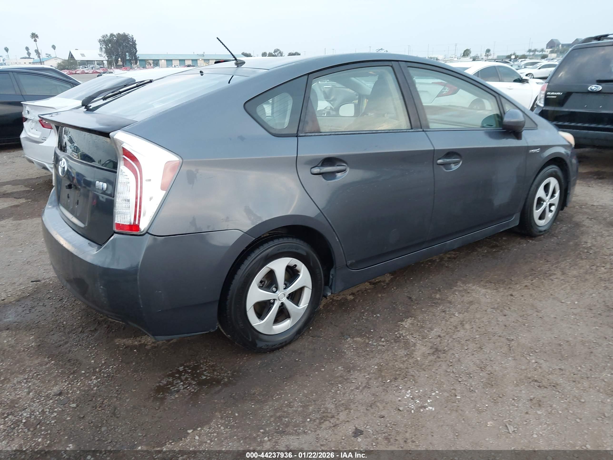 TOYOTA PRIUS image 4
