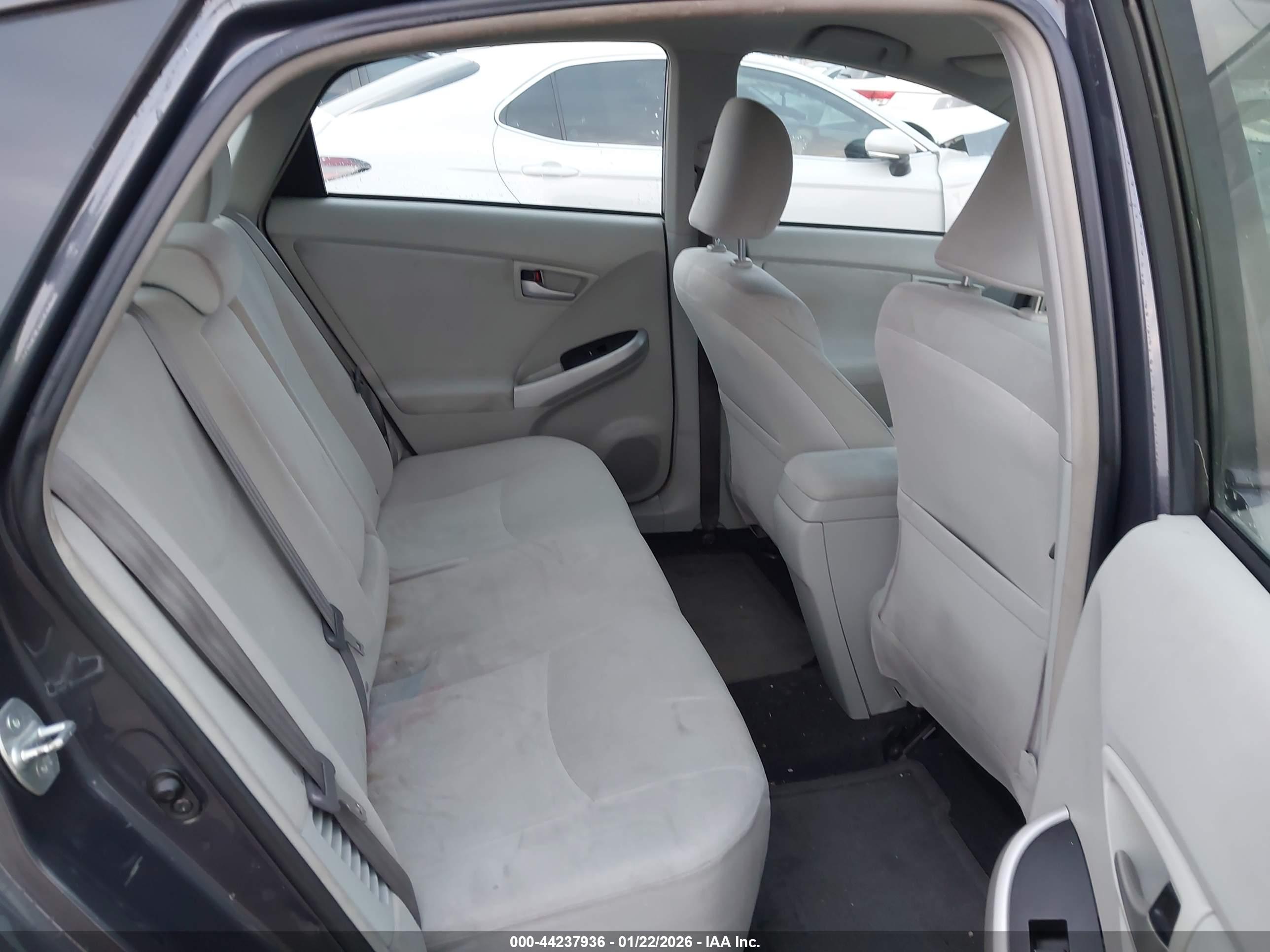 TOYOTA PRIUS image 8