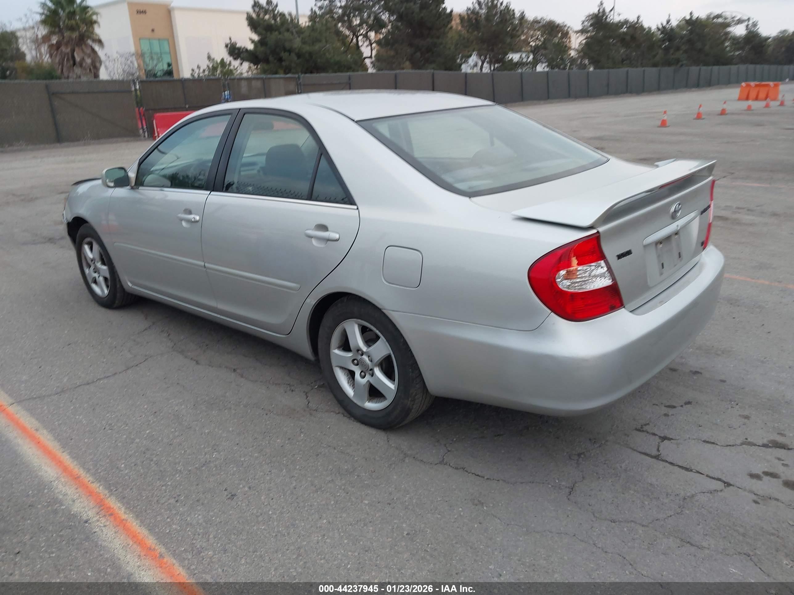 TOYOTA CAMRY image 3