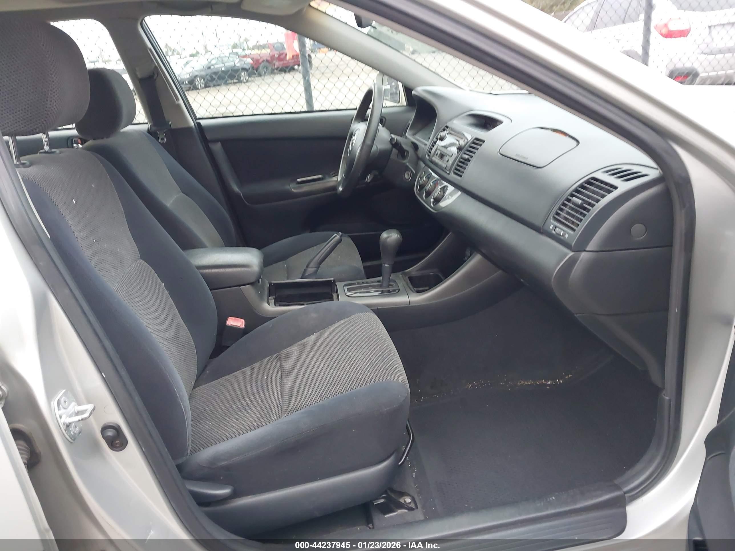 TOYOTA CAMRY image 5
