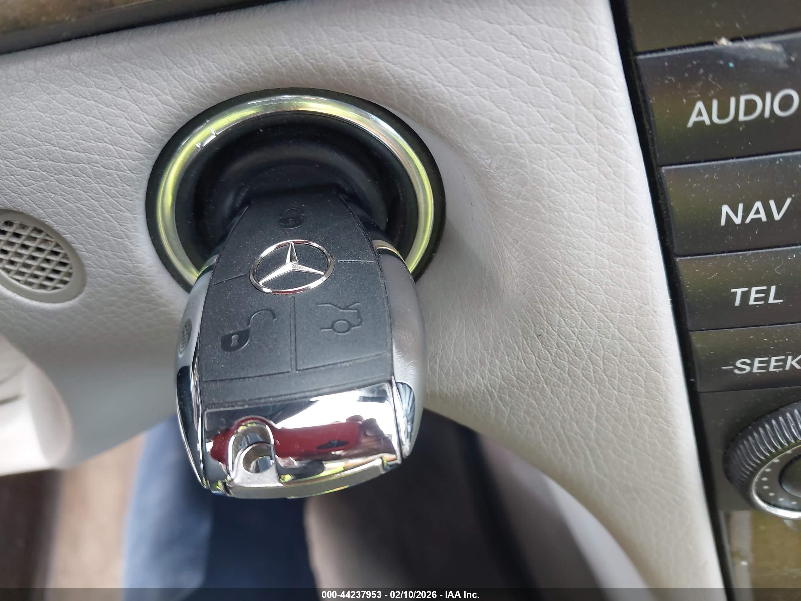 MERCEDES-BENZ E image 11