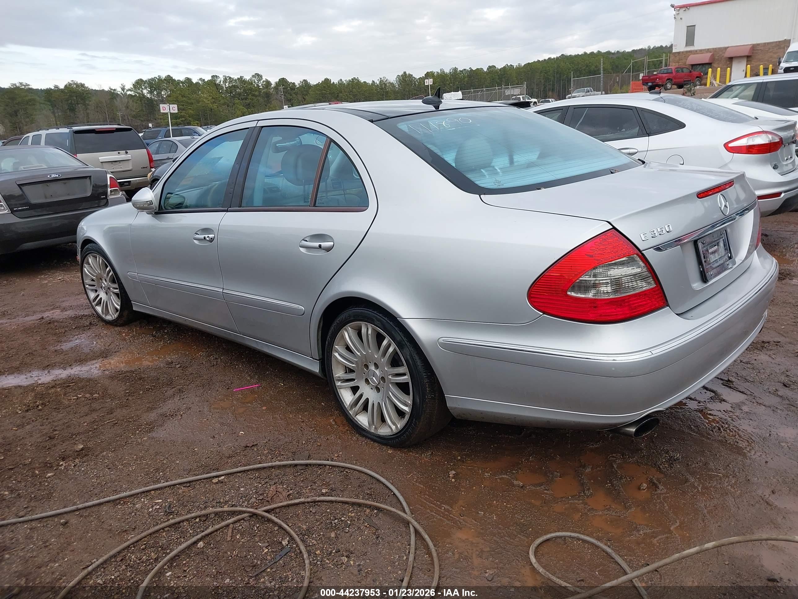 MERCEDES-BENZ E image 3