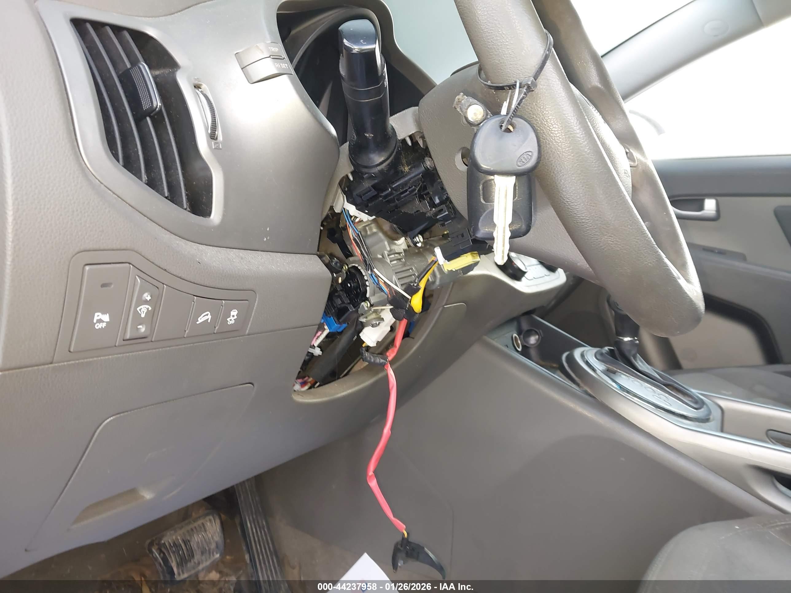 KIA SPORTAGE image 6