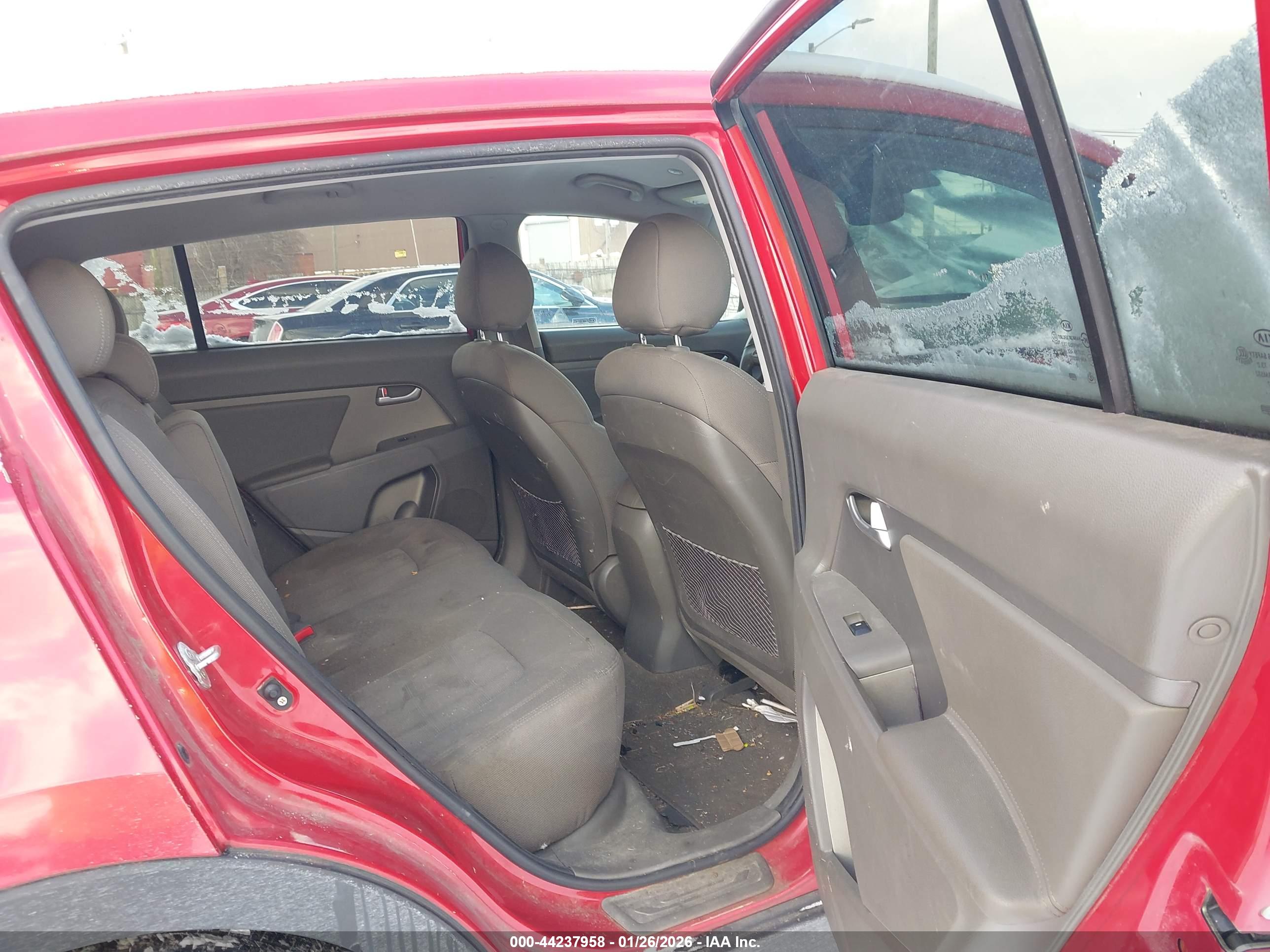 KIA SPORTAGE image 8