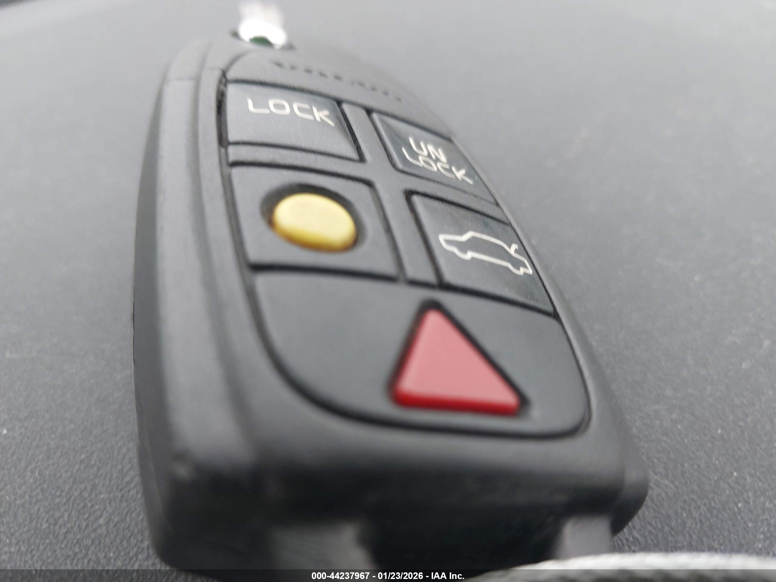 VOLVO S60 image 11